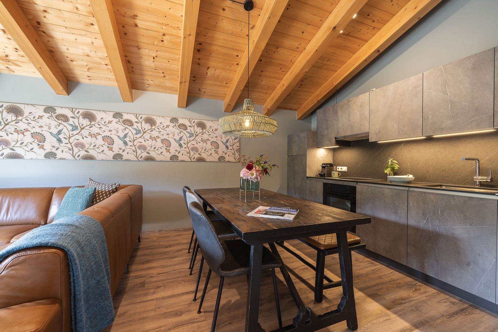 4-kamer appartement in vrijstaand chalet met balkon