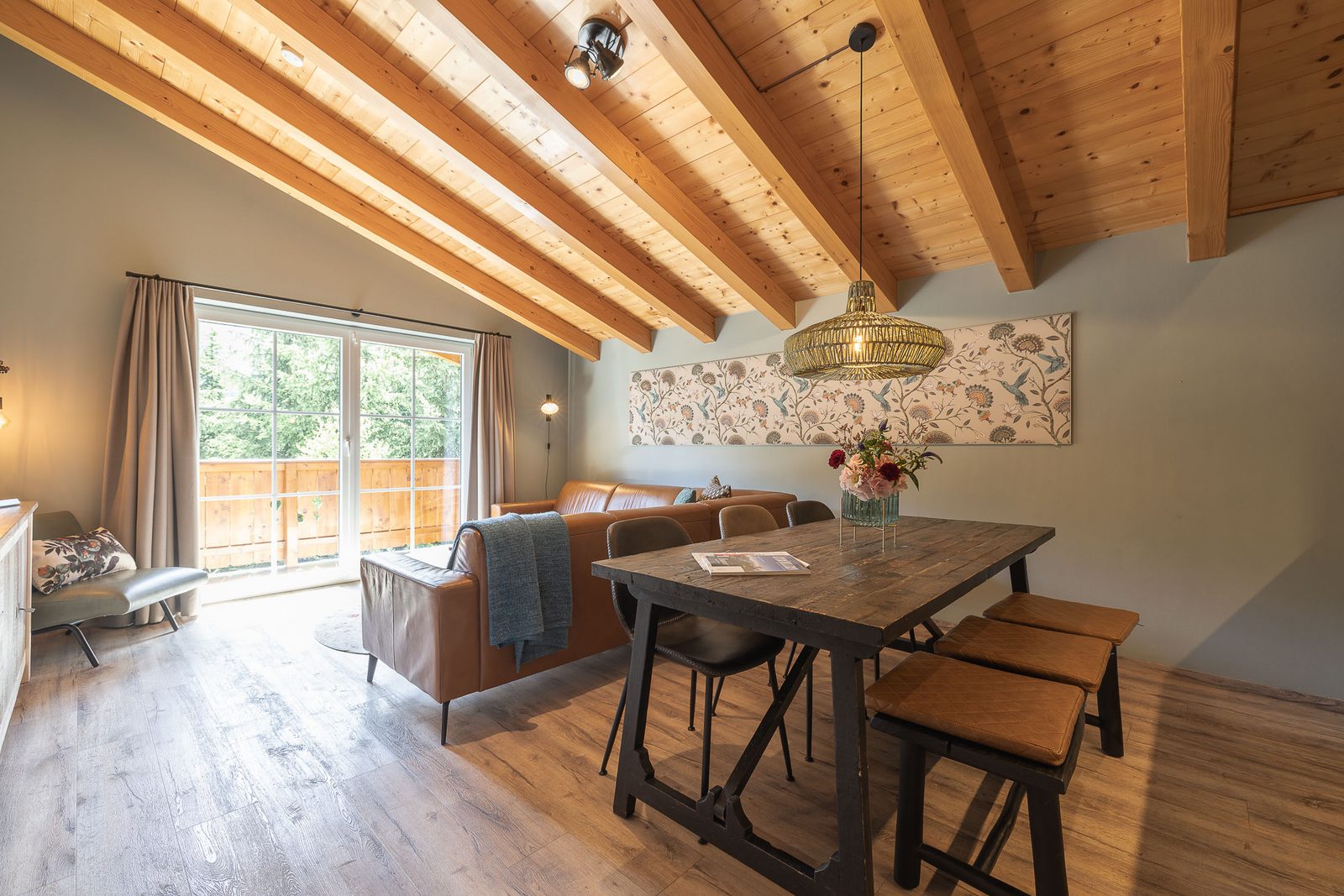 4-kamer appartement in vrijstaand chalet met balkon