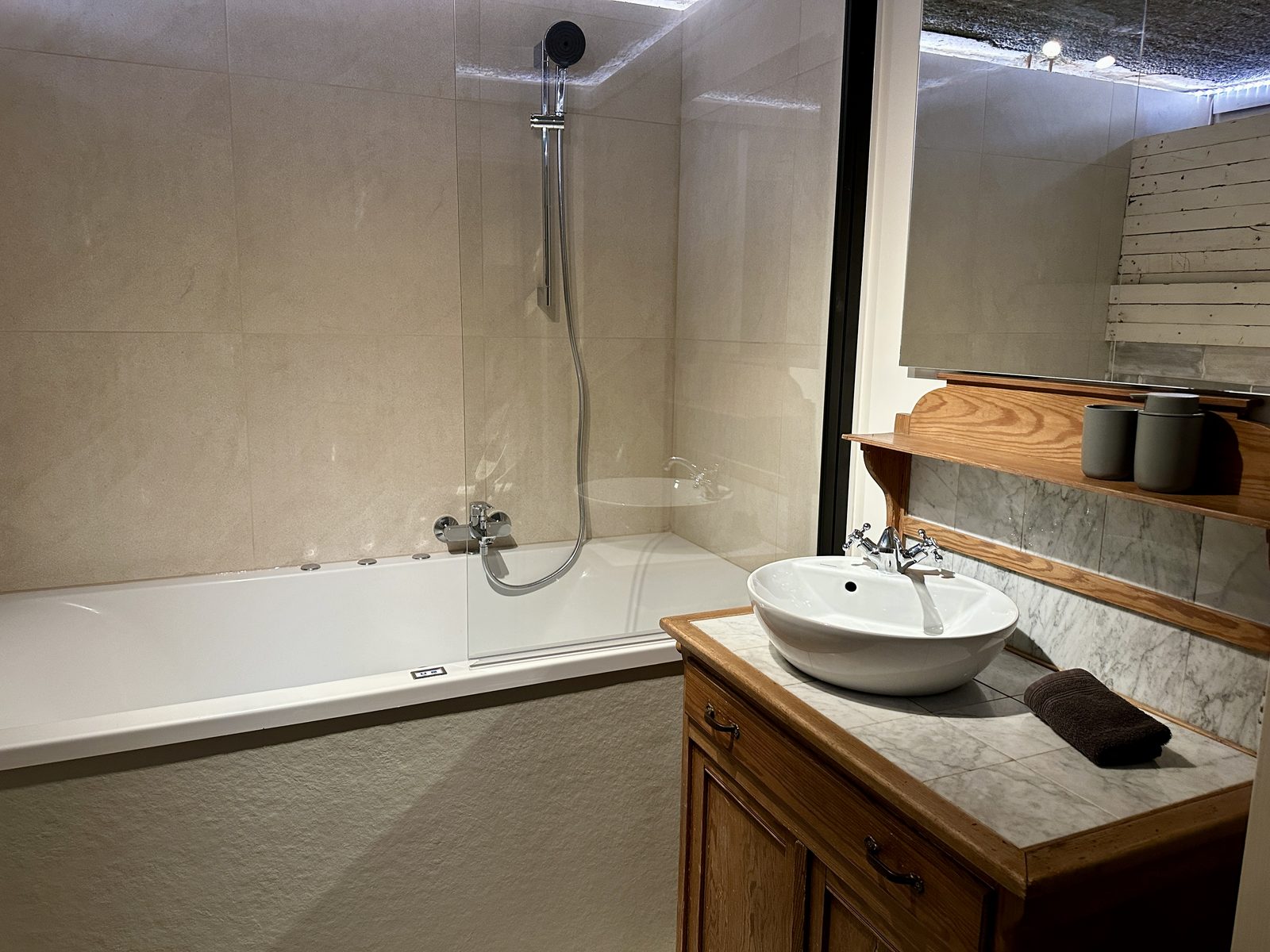 MaasSuites.com - Ibiza Suite