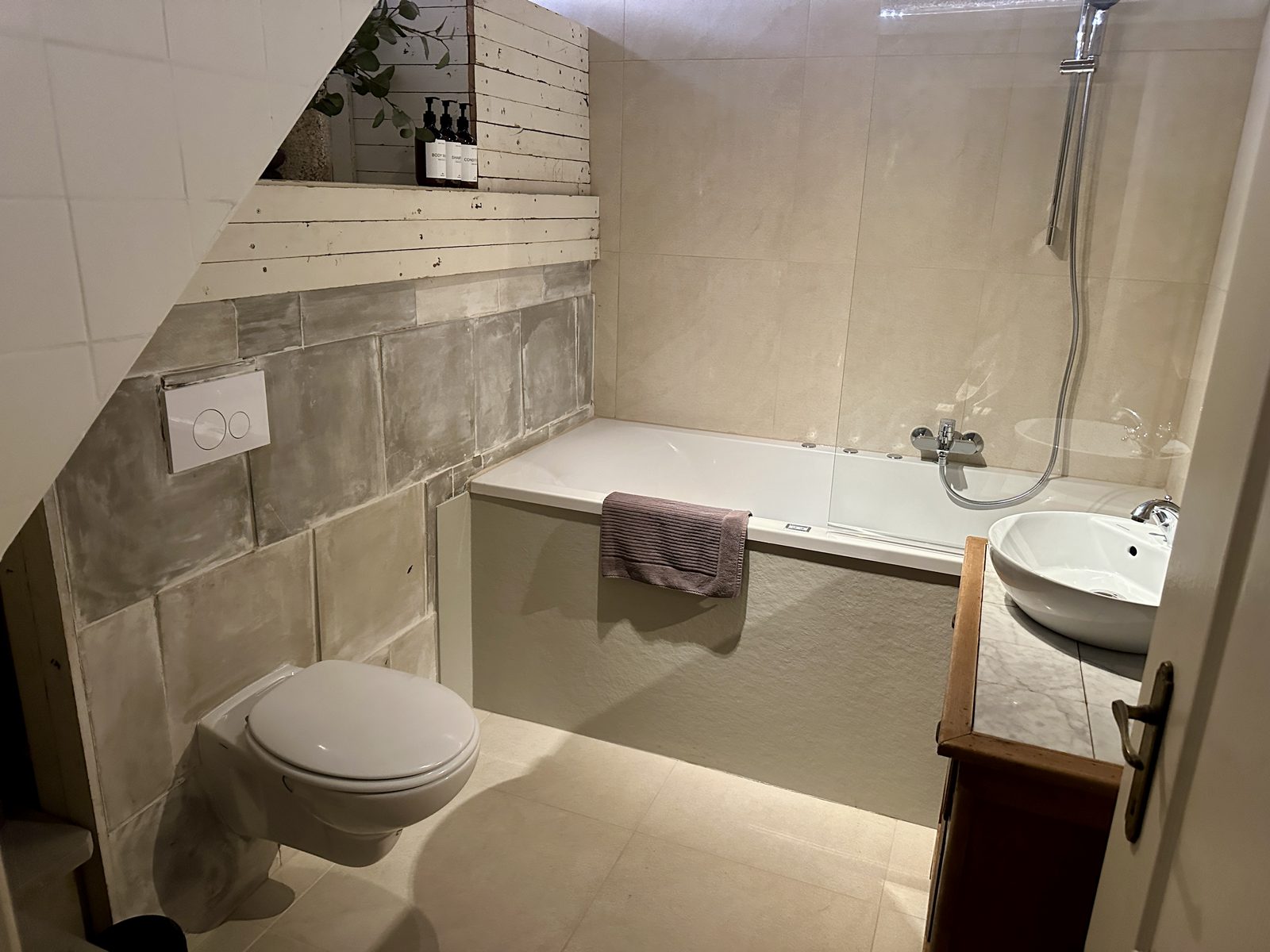 MaasSuites.com - Ibiza Suite