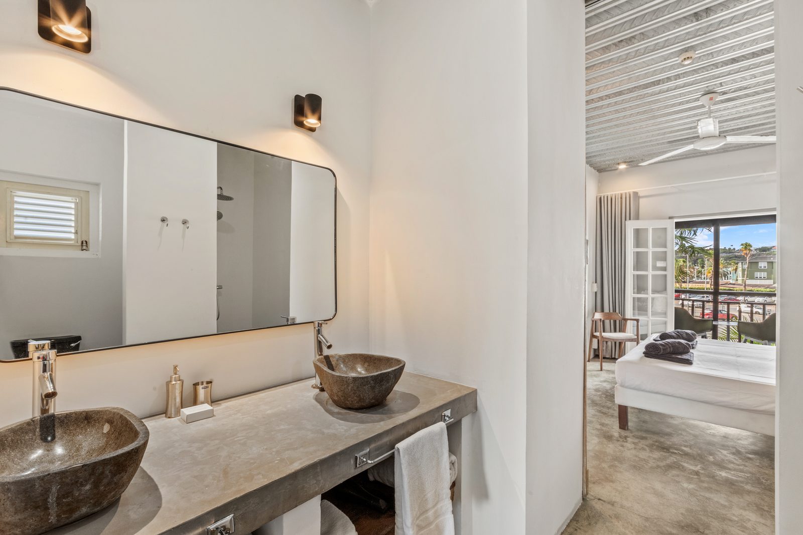 JUNIOR SUITE