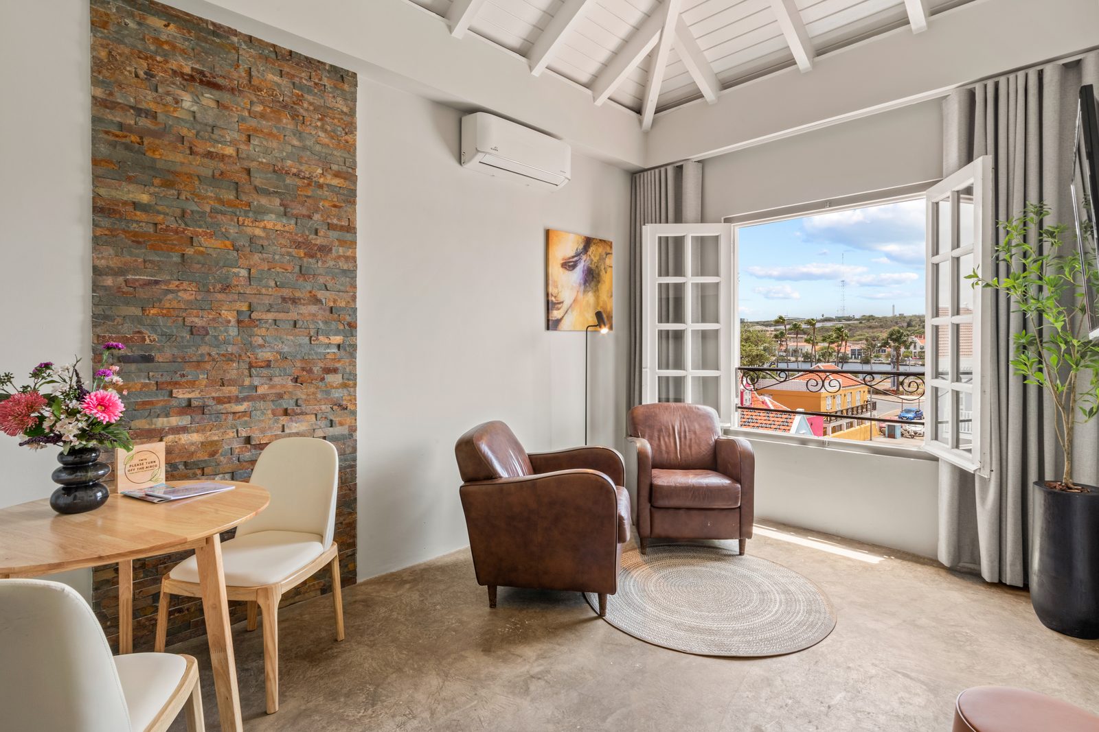 URBAN LOFT