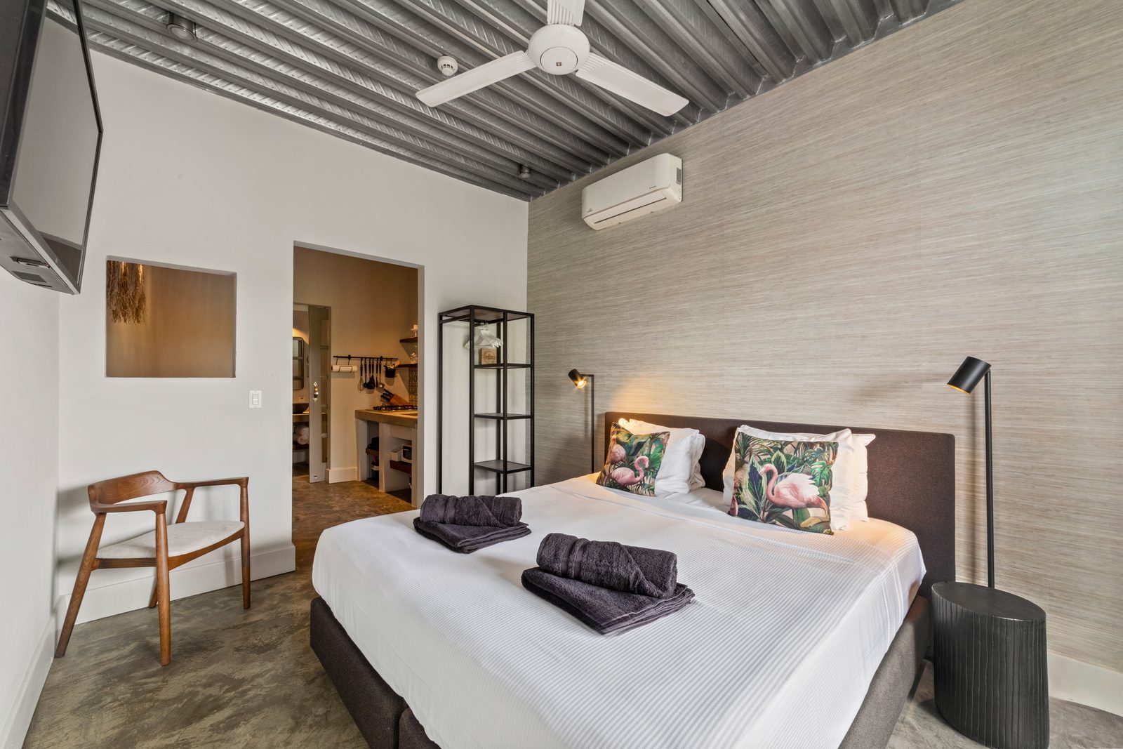 CITY APARTMENT