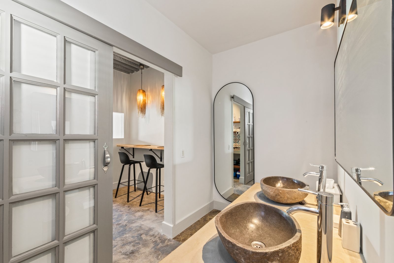 CITY APARTMENT