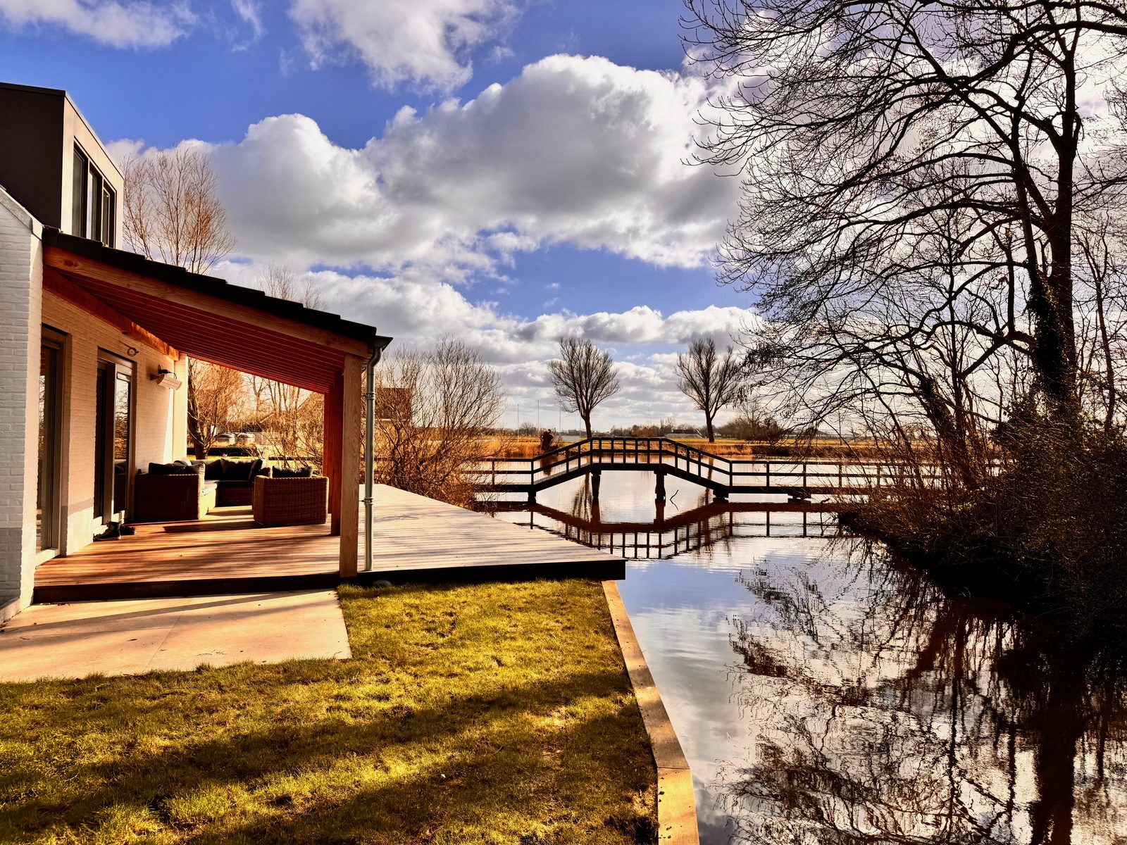 Vakantiehuis aan meertje - 85 
