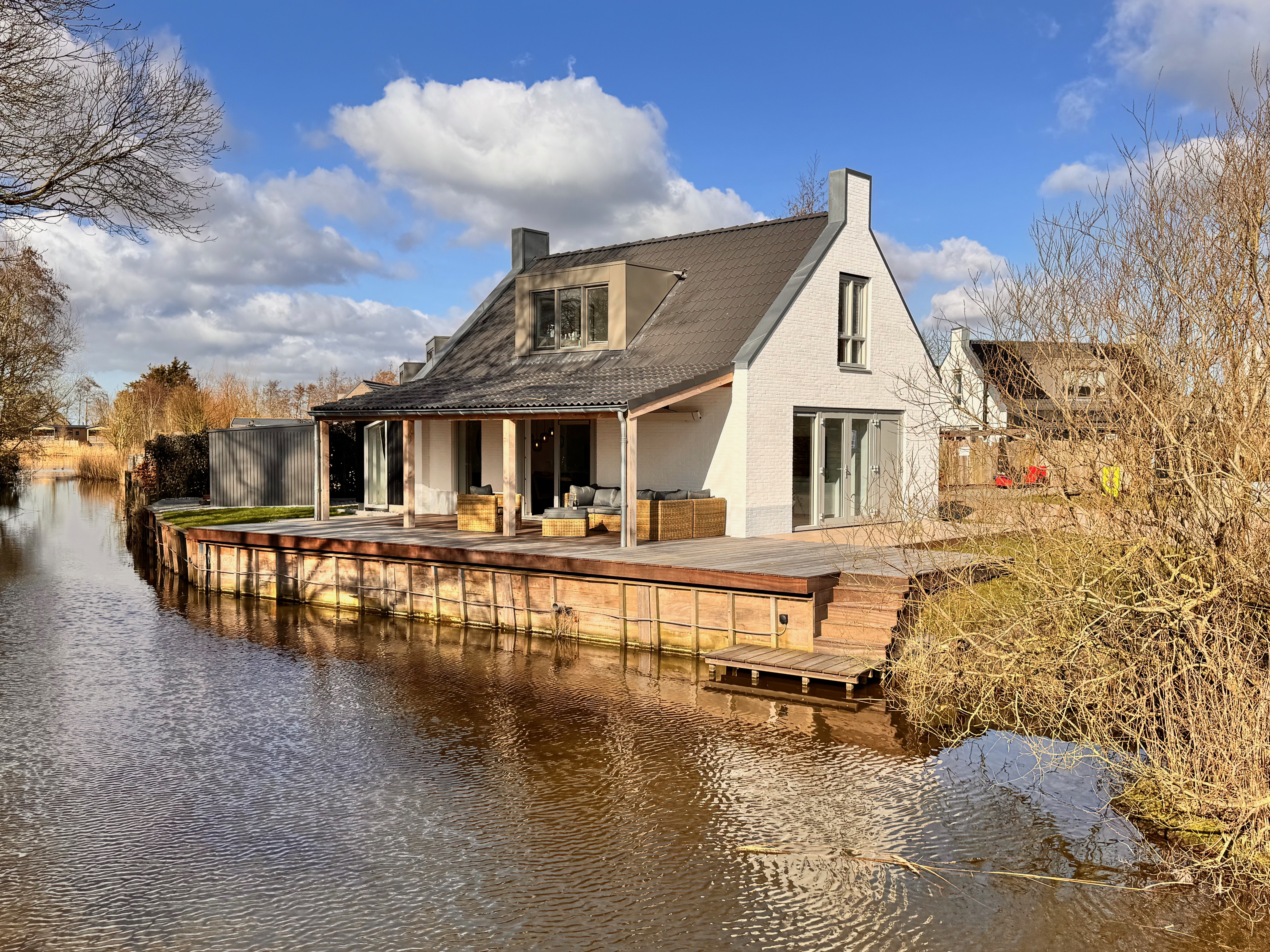 Prachtige hoogwaardige bungalow aan een van de wielen op ons park