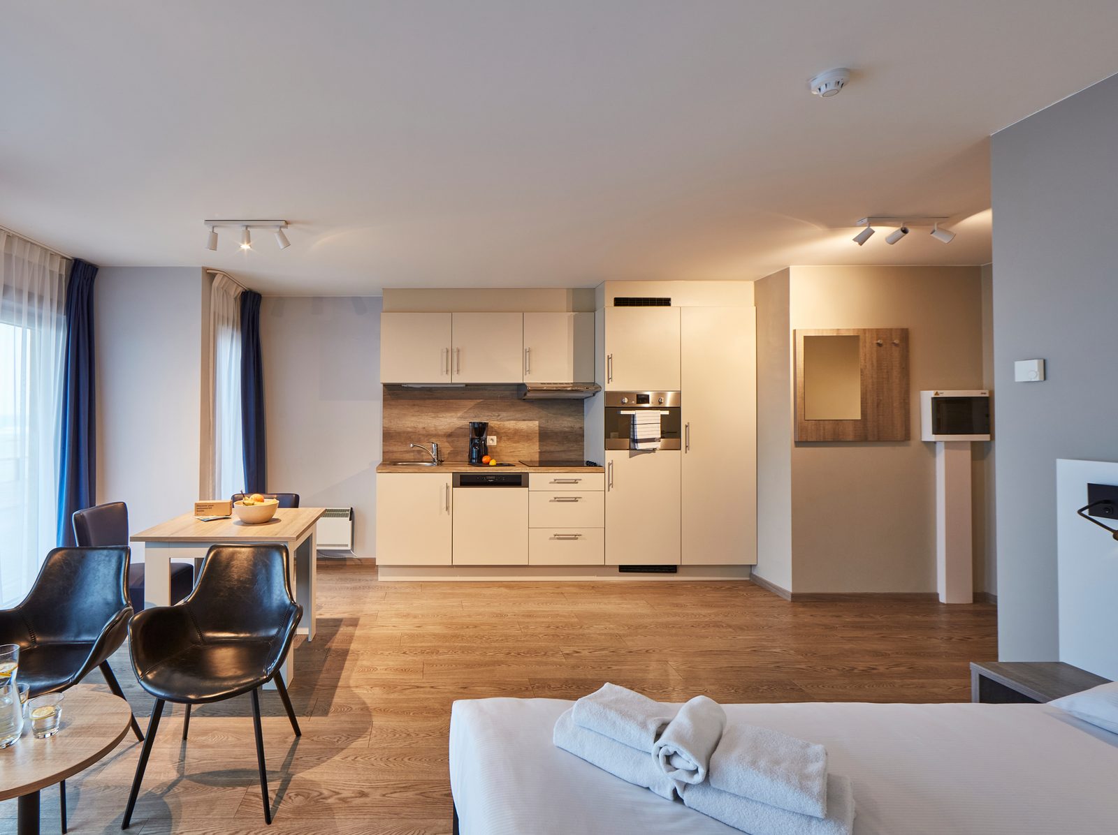 Essential Suite - 2p | Double bed | Partial sea view