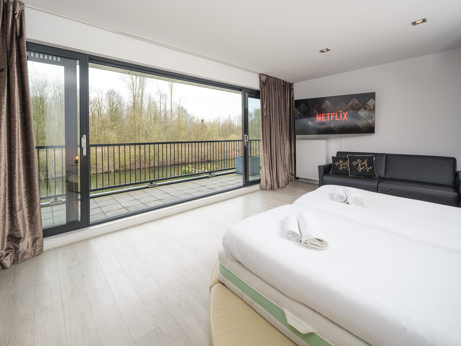 Water Nr. 336 | 10 Pers. Jacuzzi & Sauna
