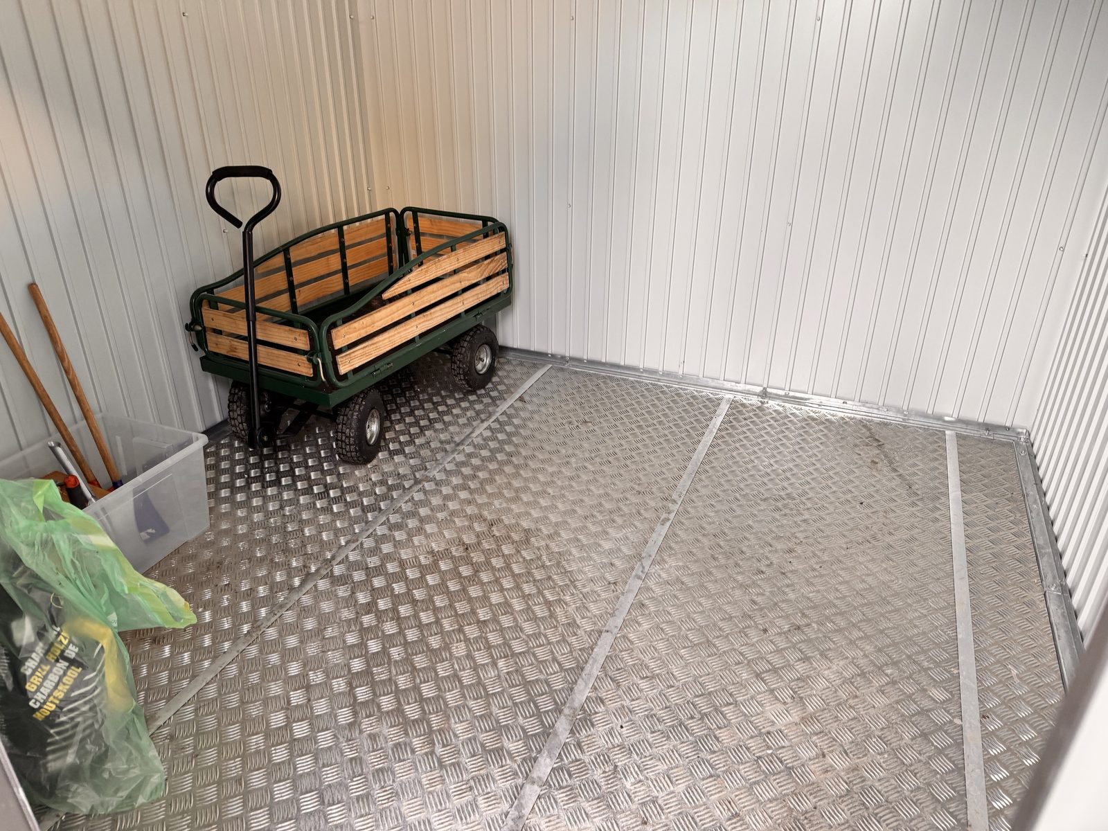 Vakantiehuis aan meertje - 85 