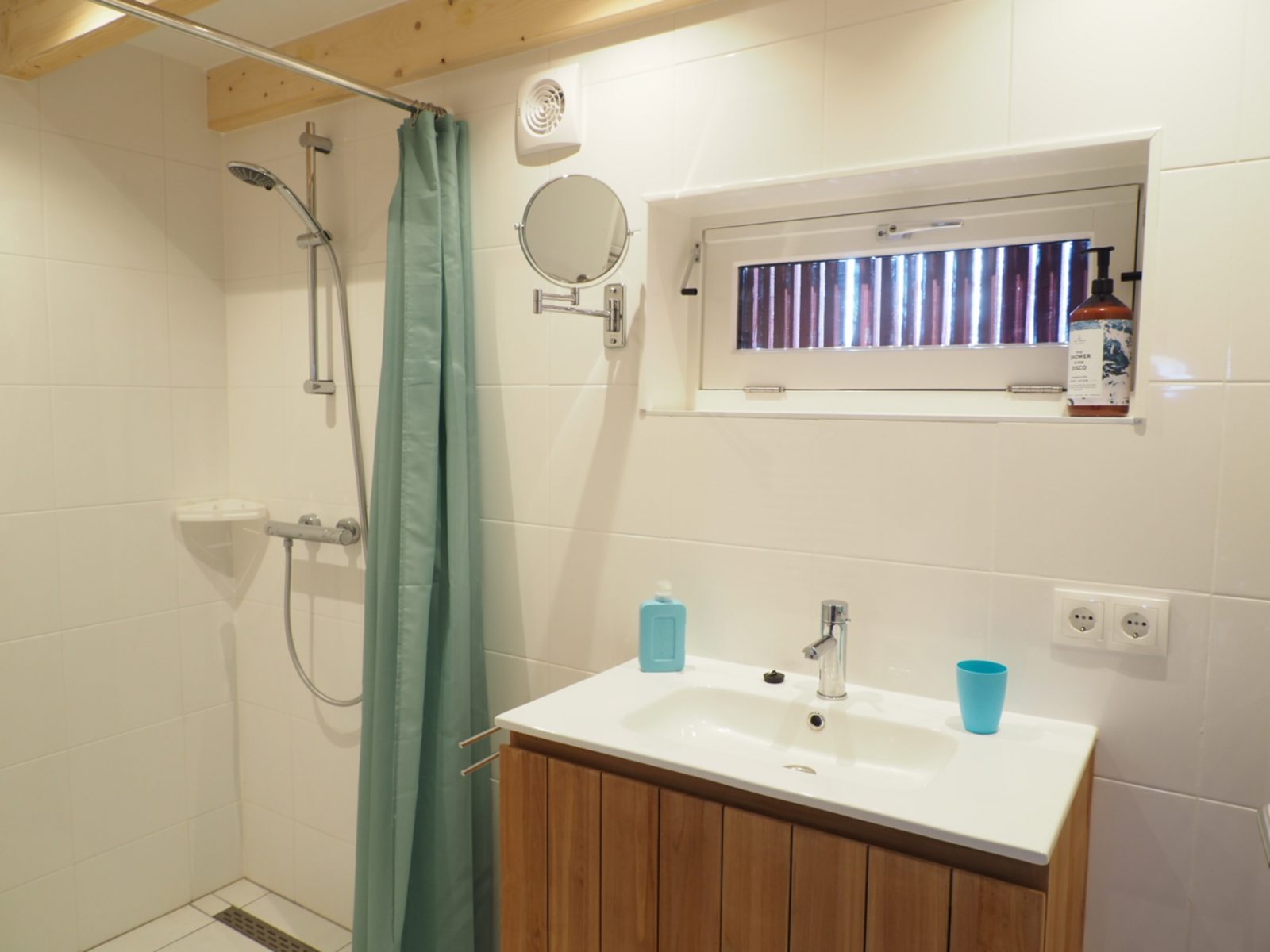Rood Houten Huisje 213