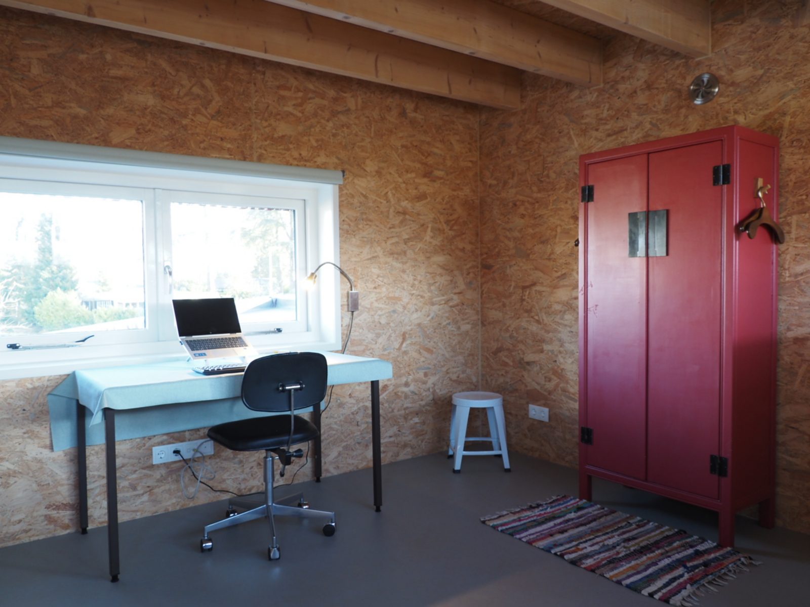 Rood Houten Huisje 213