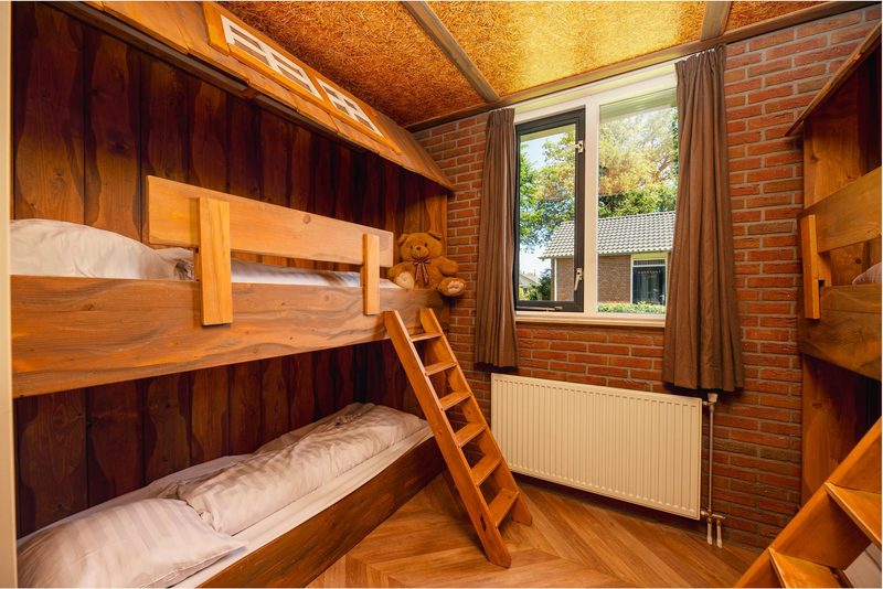 Children's bungalow with heated hot tub8