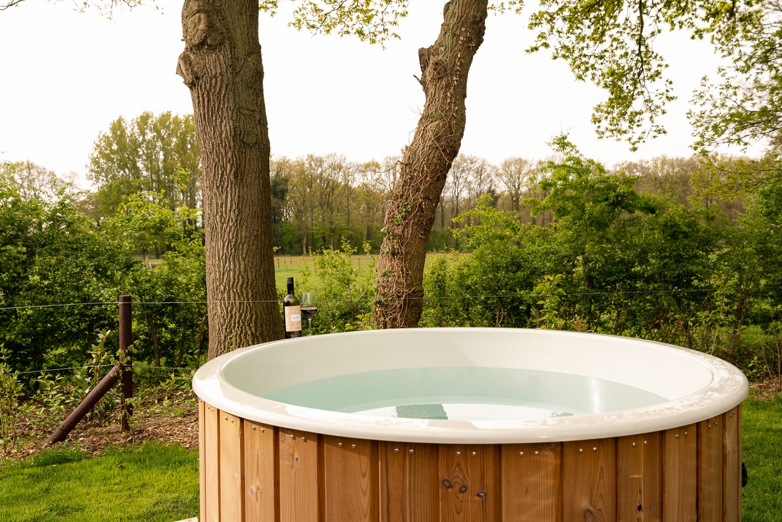 Kinderbungalow FC Mölke stadion met warme bubbeltub I 6 personen