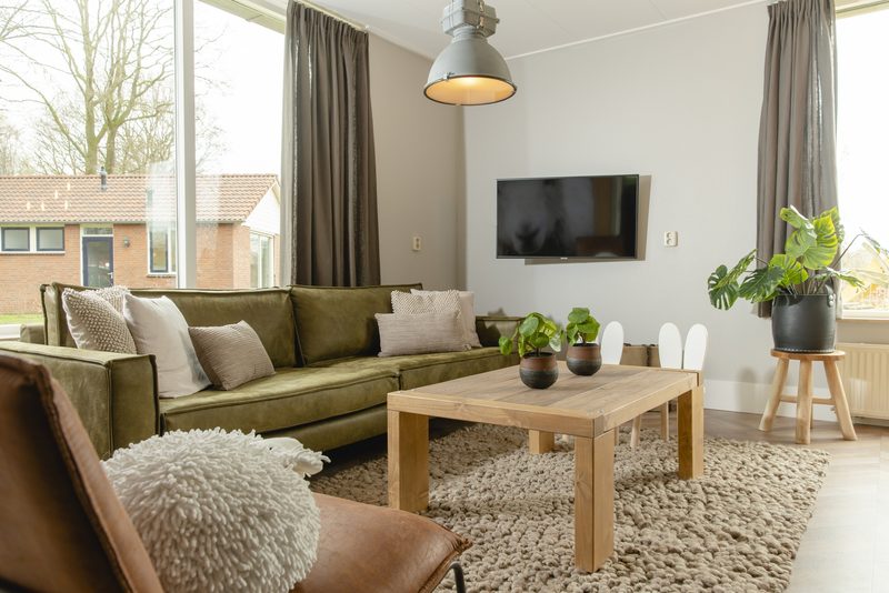 custom-childrens-bungalow-farm-with-hot-bubble-tub-8-people