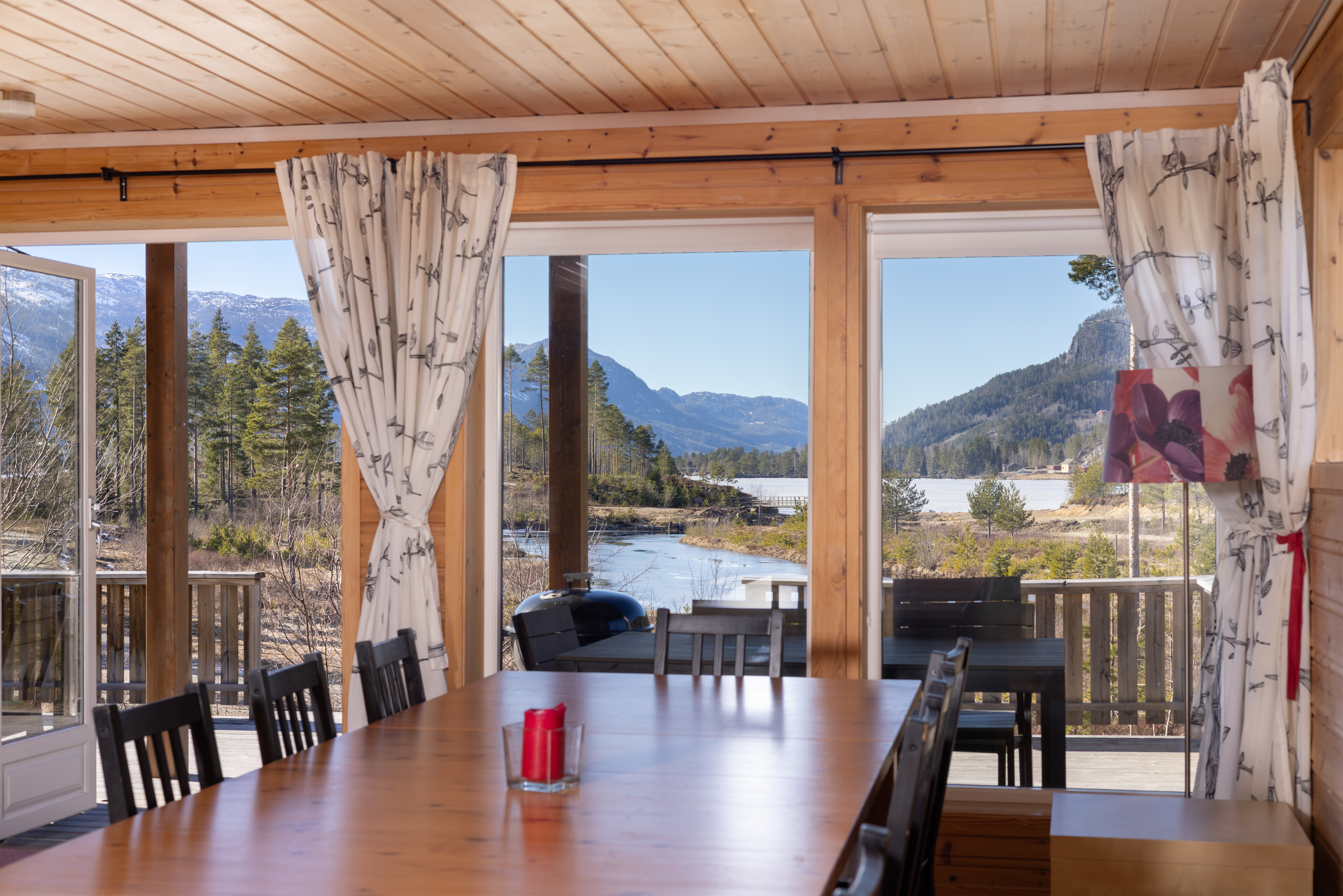 Lakehouse | 14p | With Sauna & By the Water