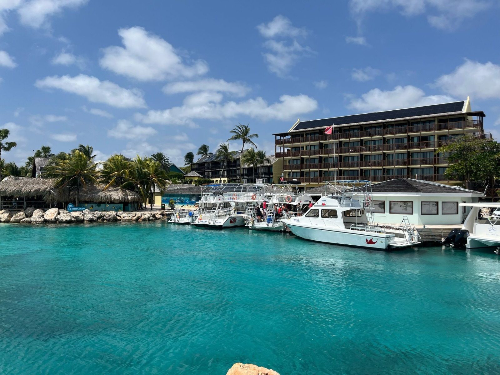 Villa Cuarenta-Y-Tres, Mambo Beach 