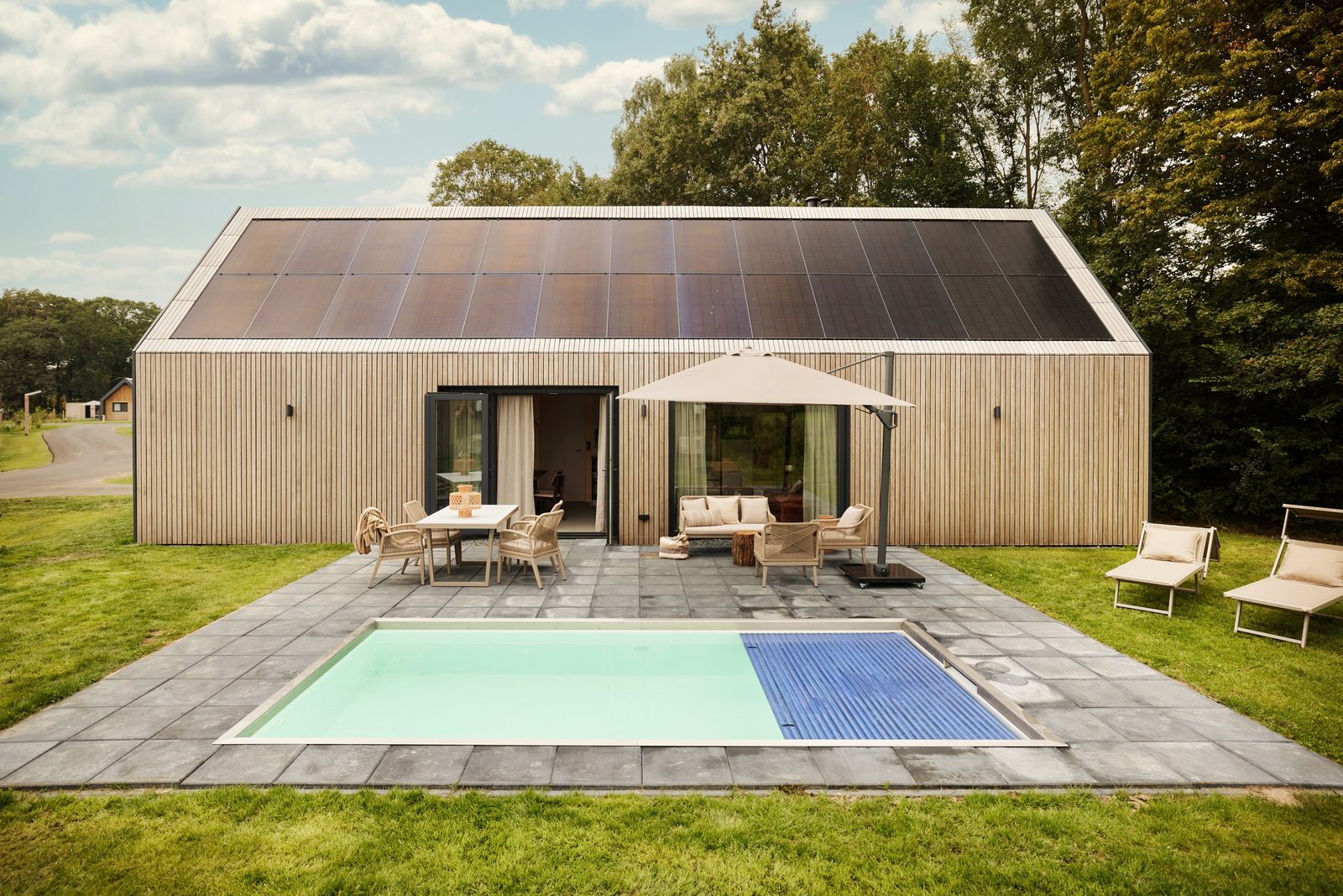 Unbrick One | Infrarot-Sauna und beheizter Pool | 4 Pers.