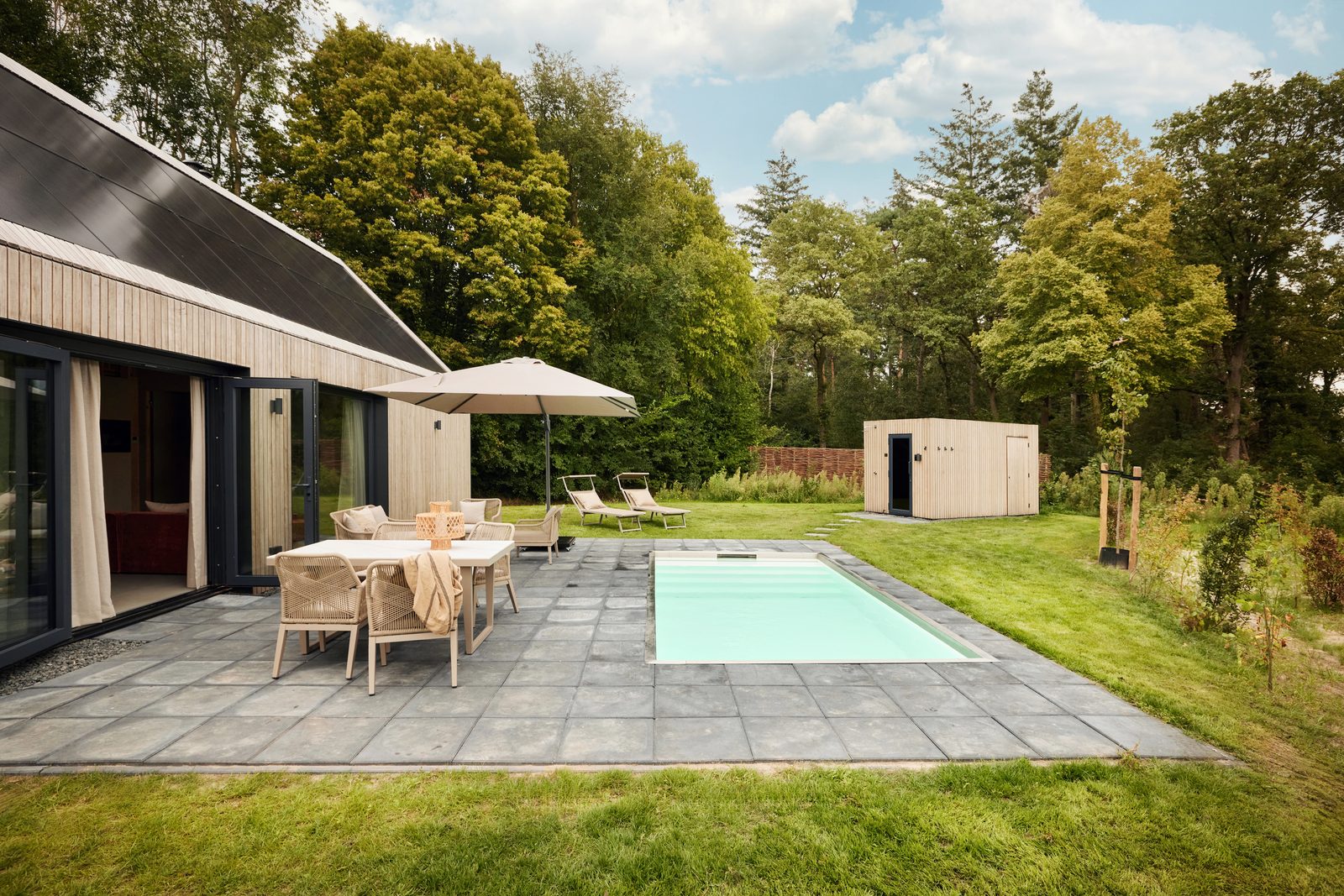 Unbrick One | Infrarot-Sauna und beheizter Pool | 2 Pers.
