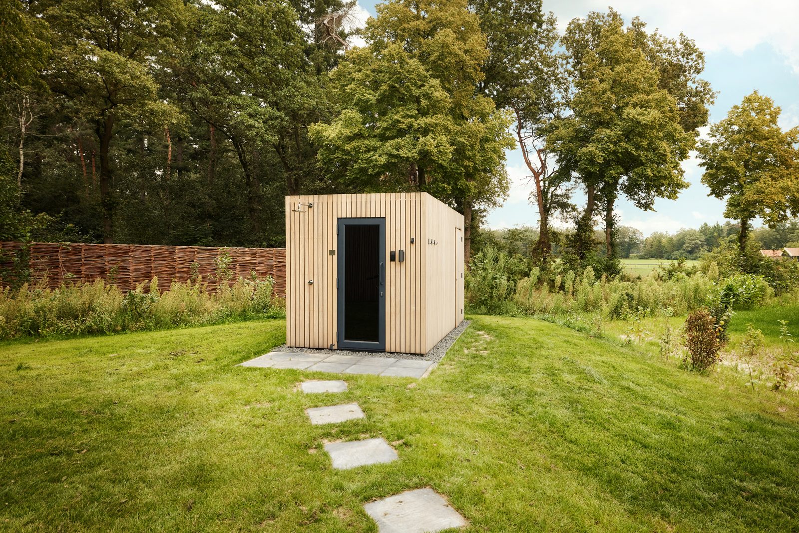 Unbrick One | Infrarot-Sauna und beheizter Pool | 2 Pers.