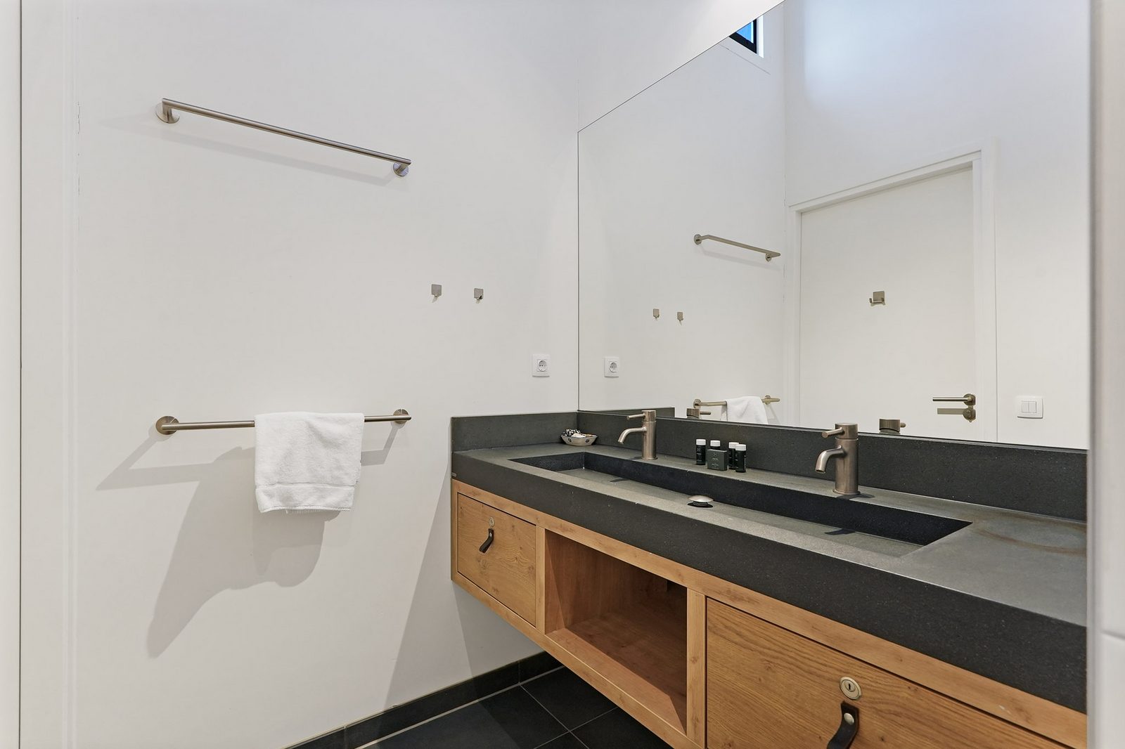 Villa Super VIP | 4 Pers. (Villa 7) with a jacuzzi; additional charges apply for usage