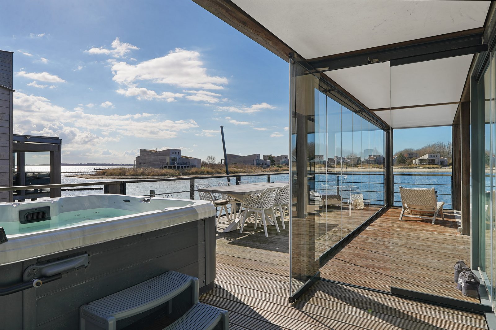 Villa Super VIP | 4 Pers. (Villa 7) with a jacuzzi; additional charges apply for usage