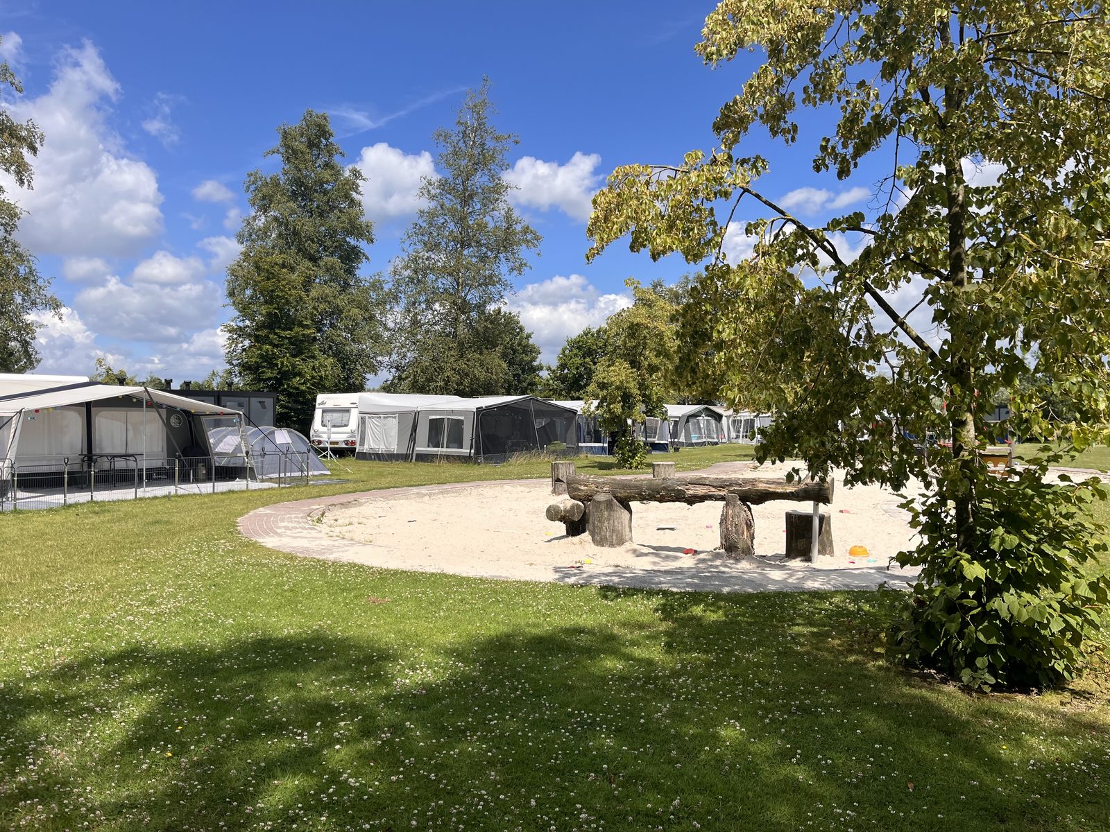 Kampeerplaats De Hoef met privé sanitair