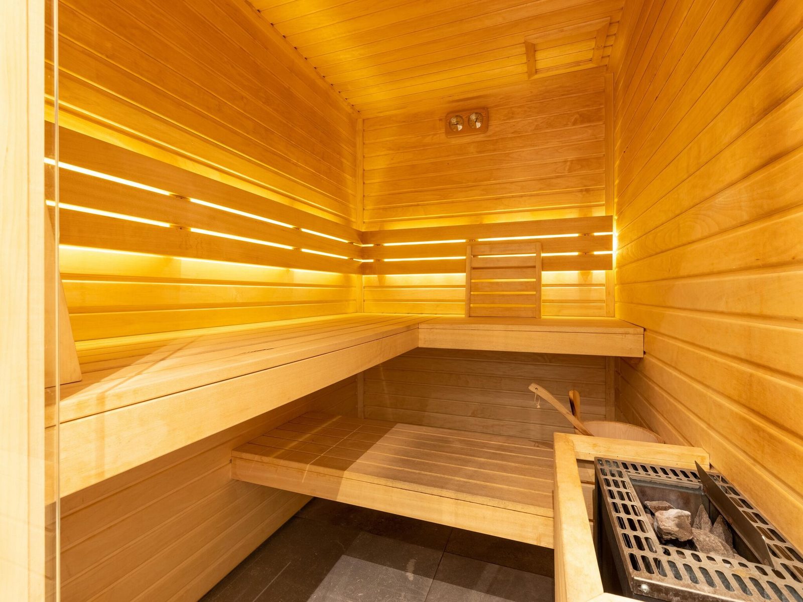 Water Nr. 243 | 10 Pers. Jacuzzi & Sauna
