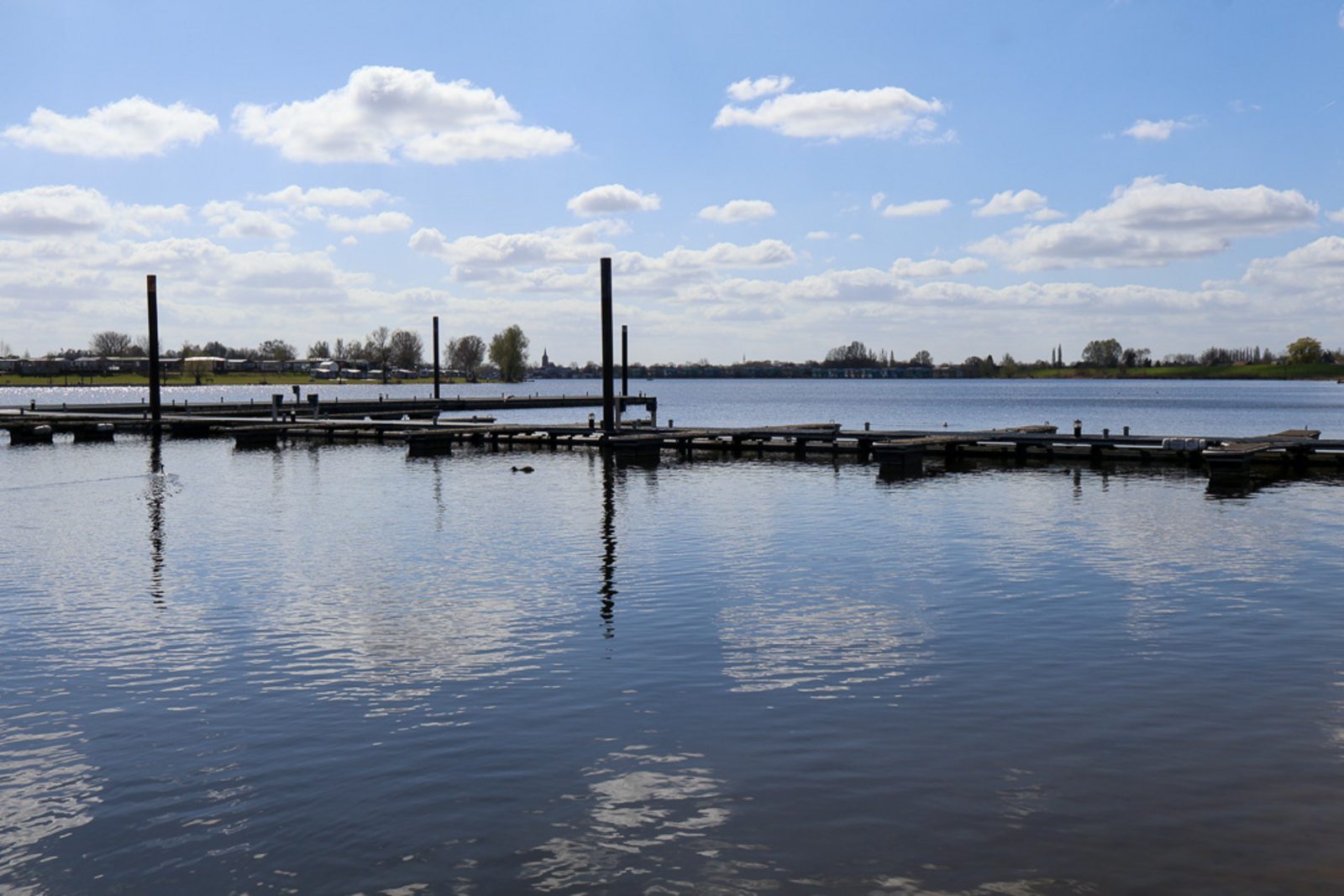 Tentplaats aan het water 