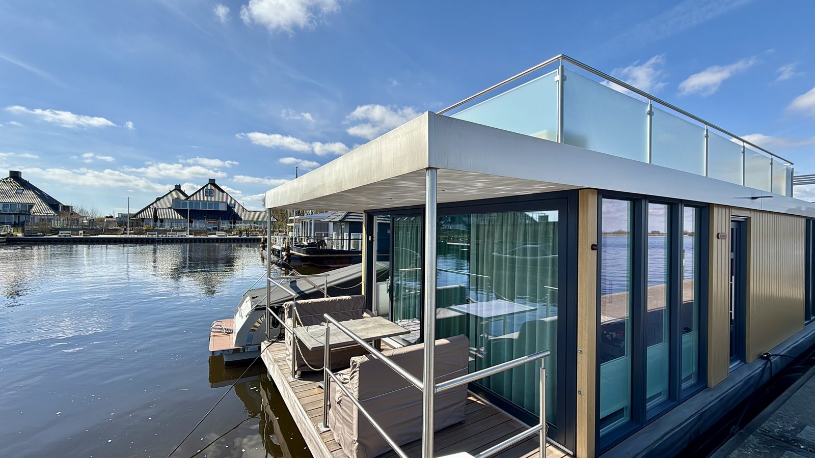 Houseboat Robbedoes