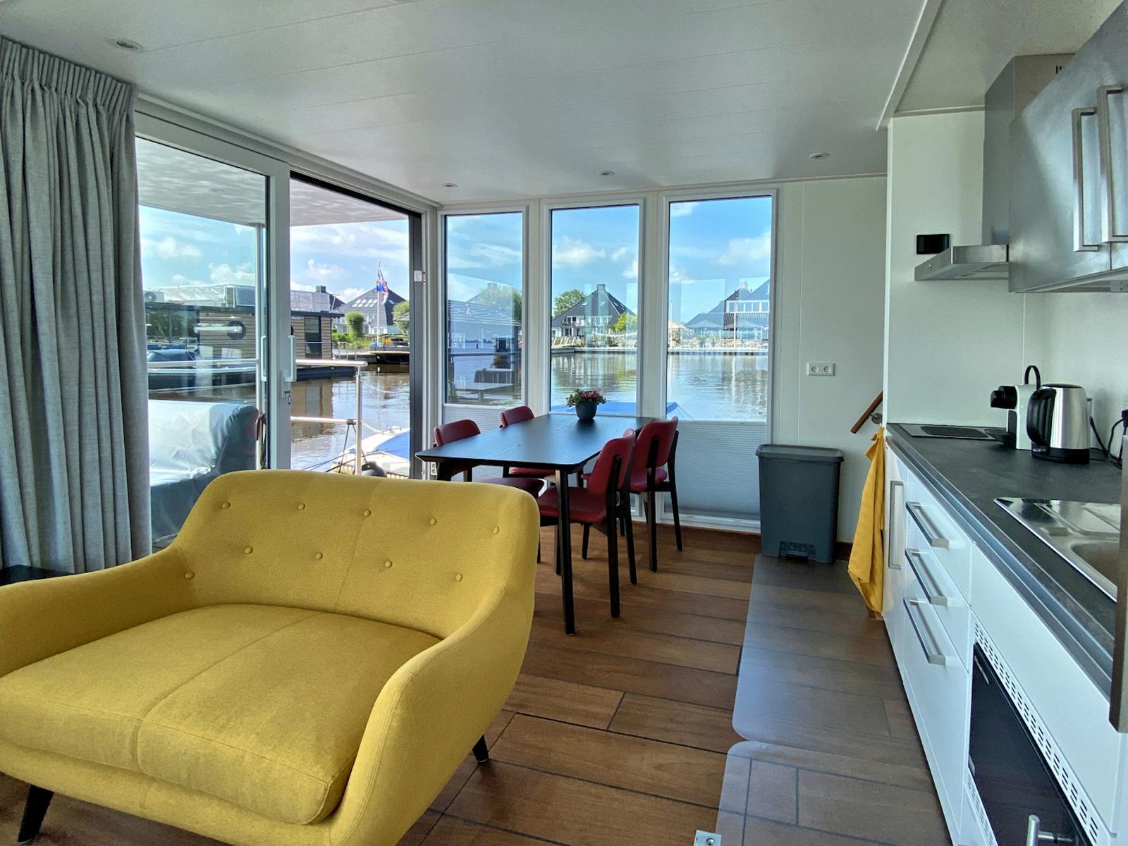 Houseboat Robbedoes