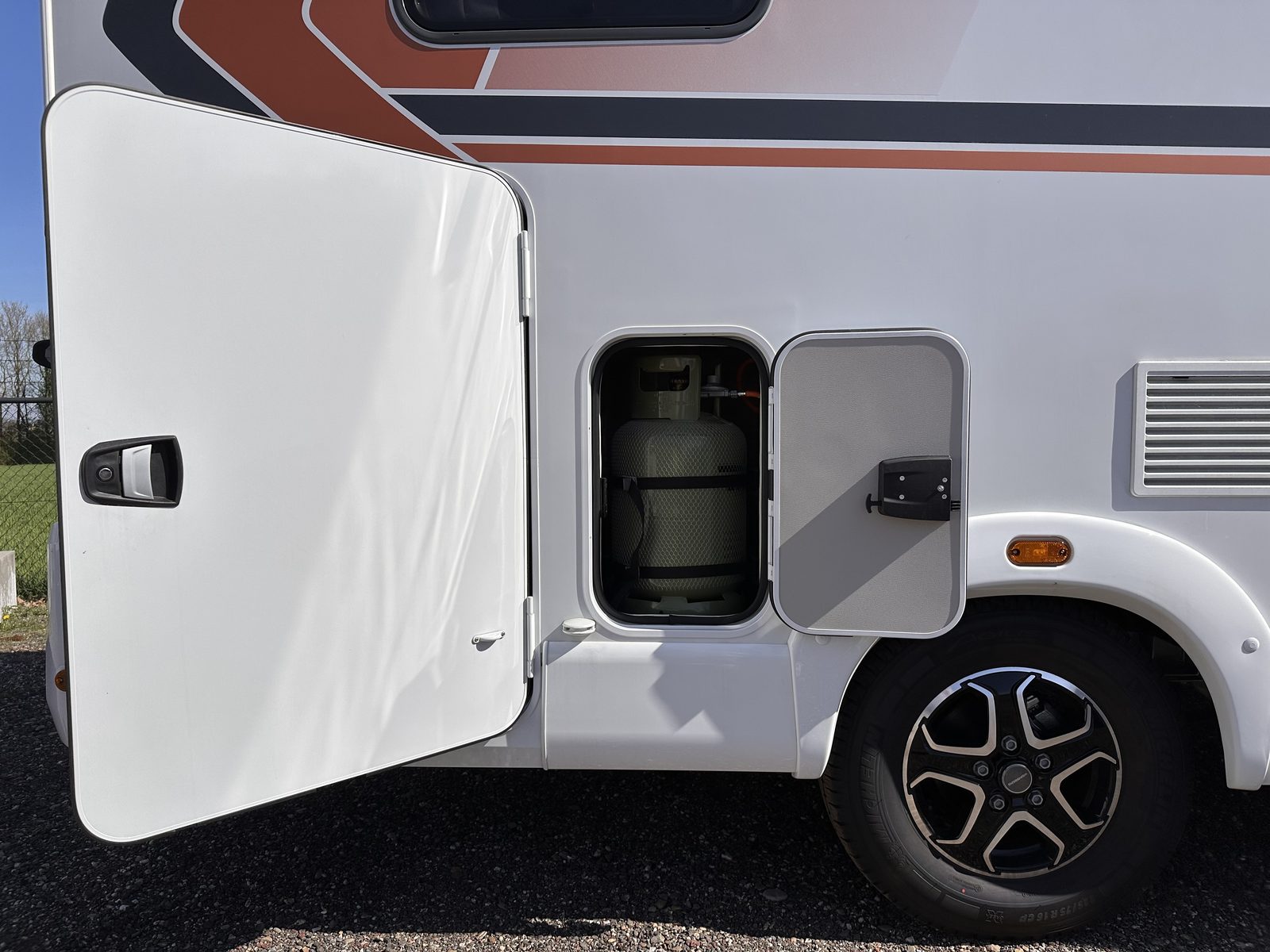 ZCE 62 - Weinsberg Caracompact 600 MEG Pepper Automaat (2025)