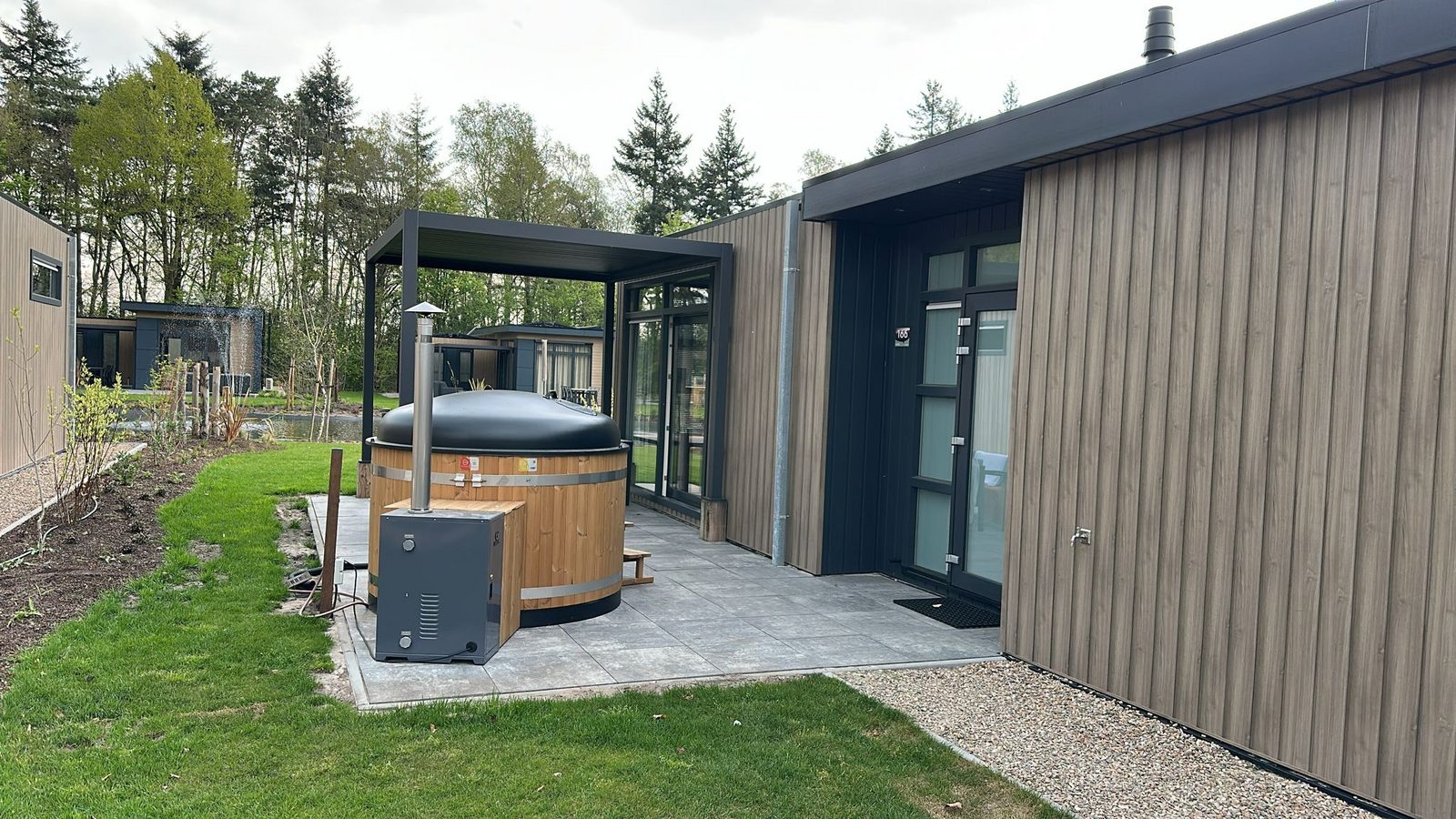 Batenburgh Deluxe with hot tub | 4 persons