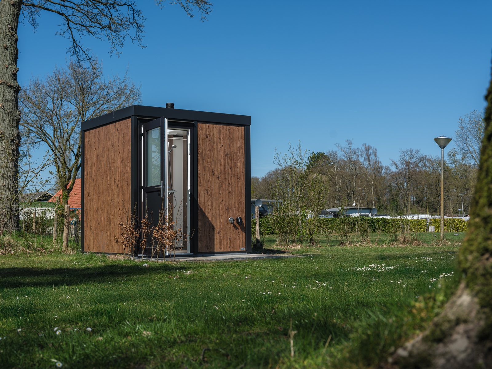 Kampeerplaats Comfort met privé sanitair 
