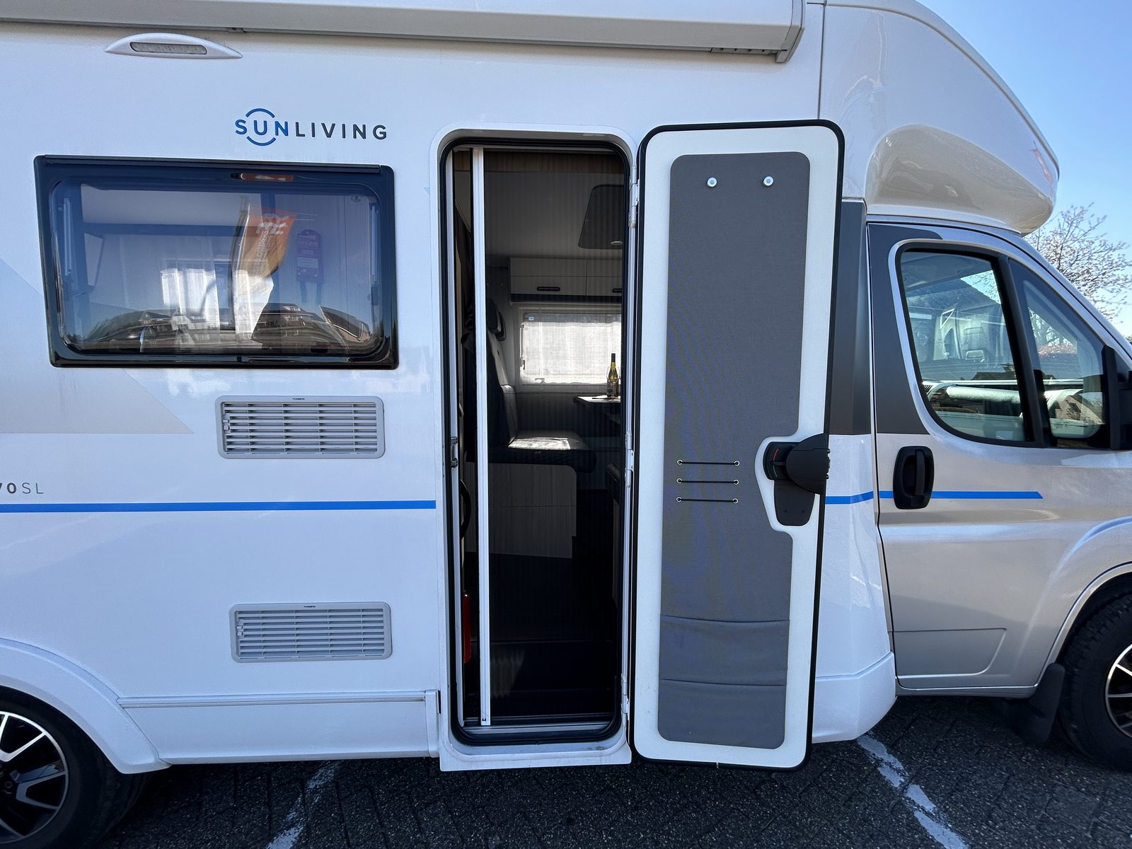 REH646 - SunLiving S70SL