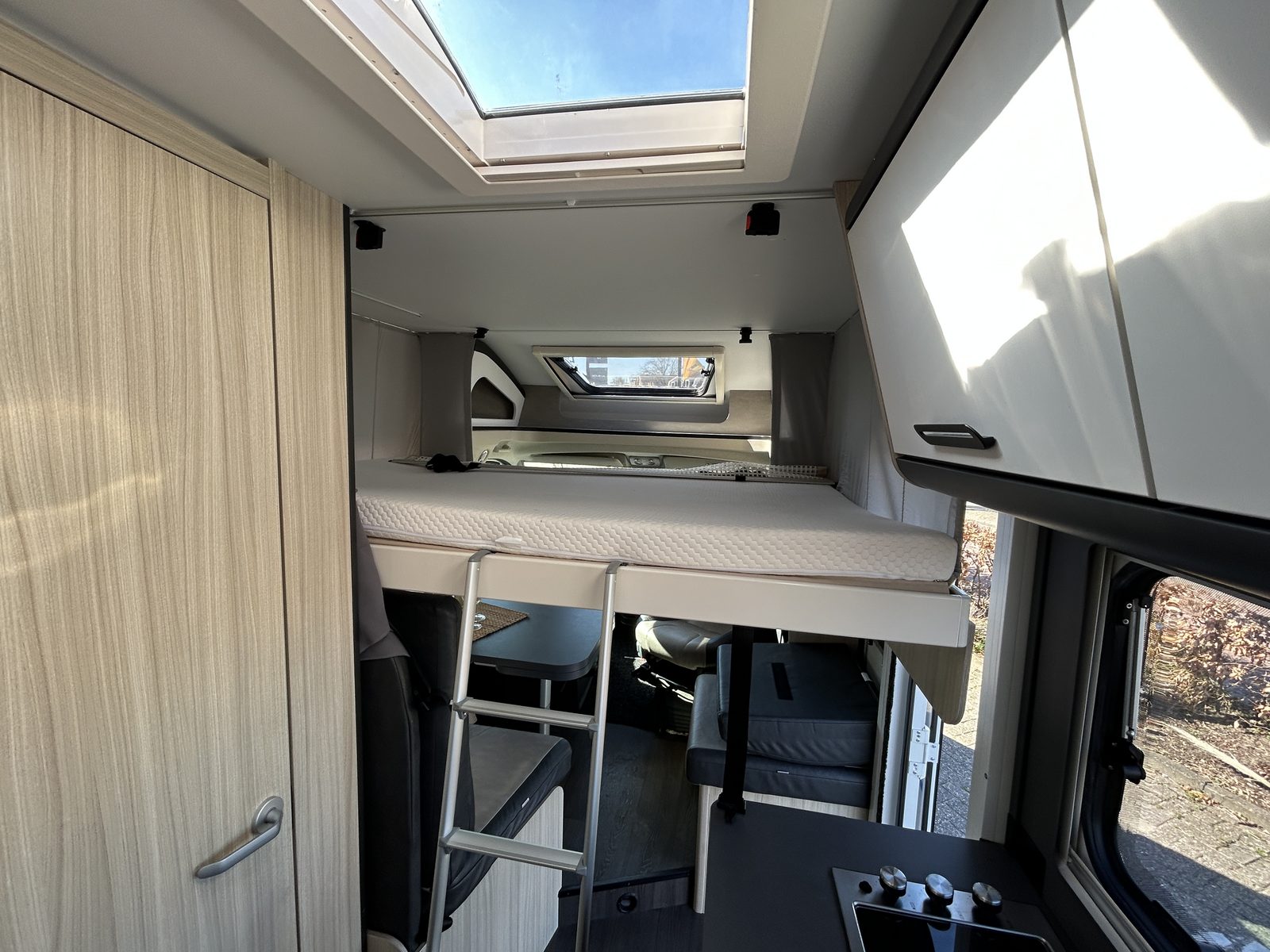 REH646 - SunLiving S70SL