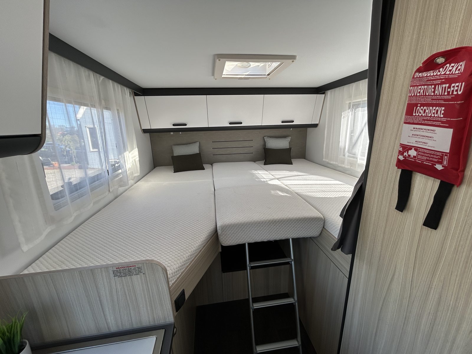 REH646 - SunLiving S70SL