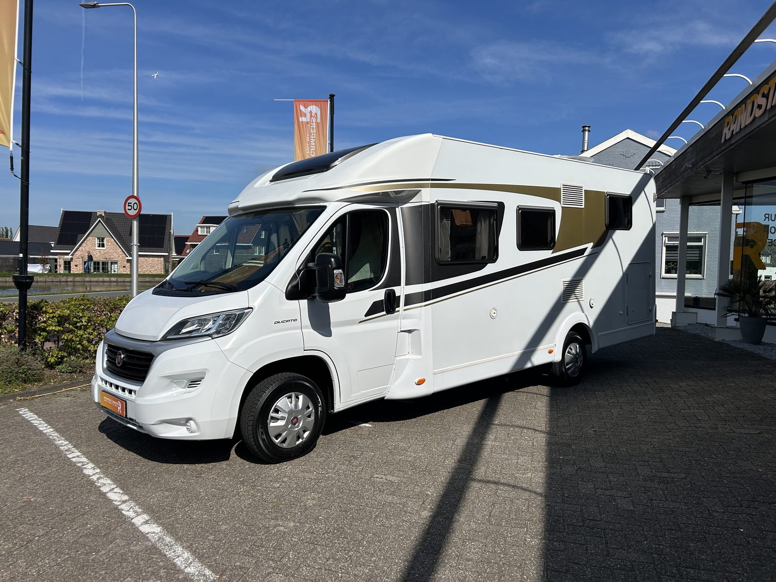 REH229 - Carado T58