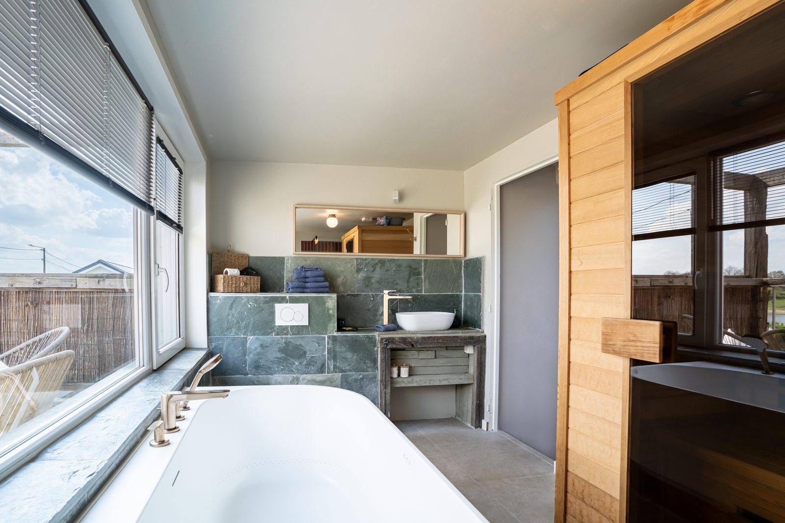 MaasSuites.com - Loft Suite