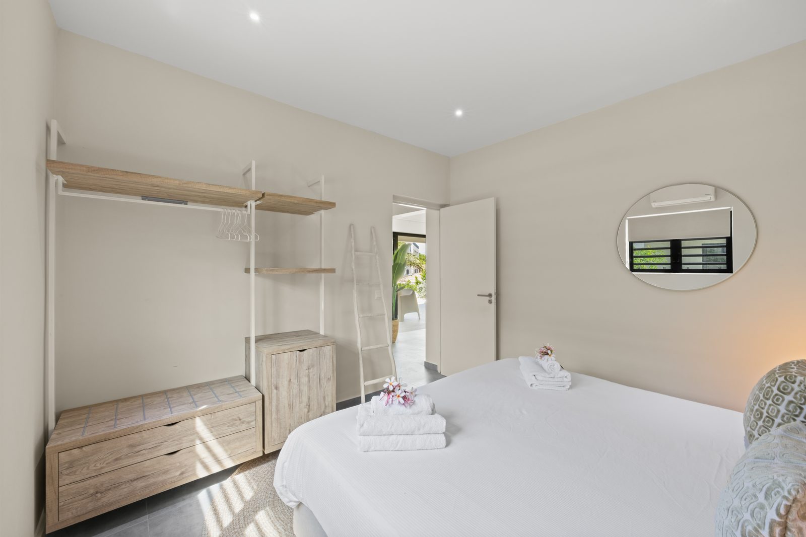 Villa Pura Vida with private pool, Mambo Beach