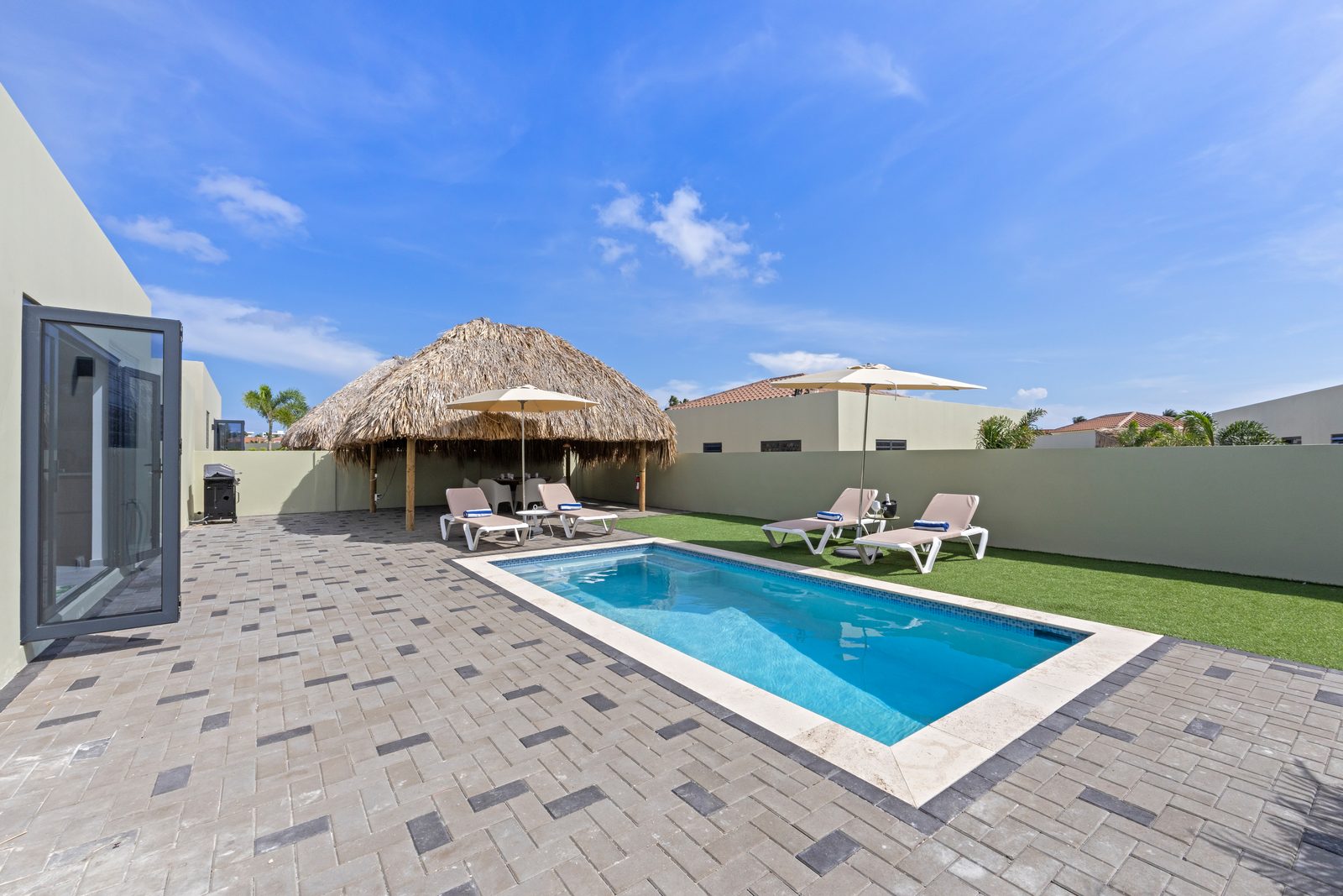 Villa Pura Vida with private pool, Mambo Beach