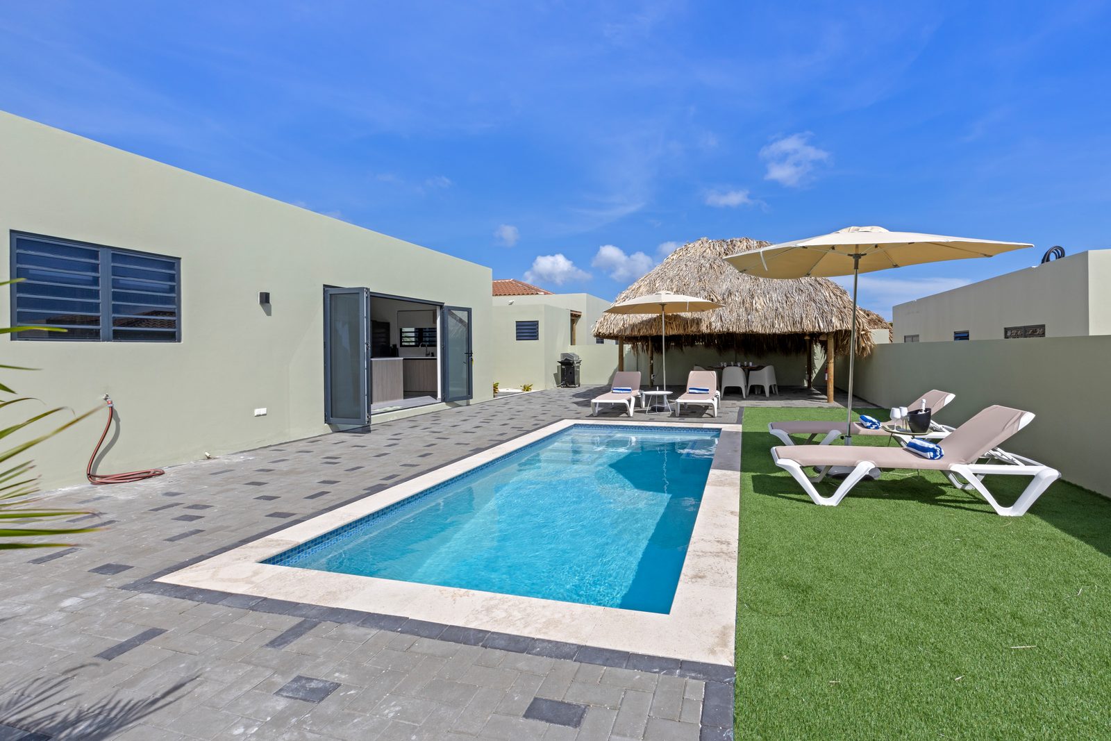Villa Pura Vida with private pool, Mambo Beach