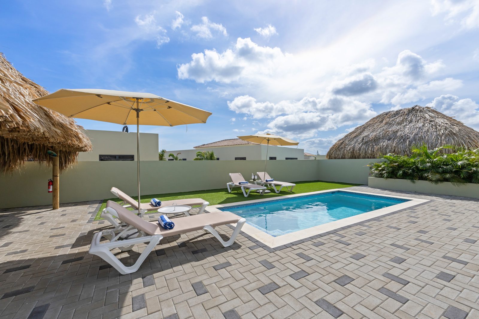 Villa Pura Vida with private pool, Mambo Beach