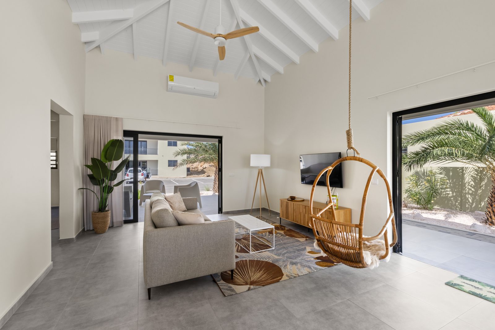 Villa Pura Vida with private pool, Mambo Beach