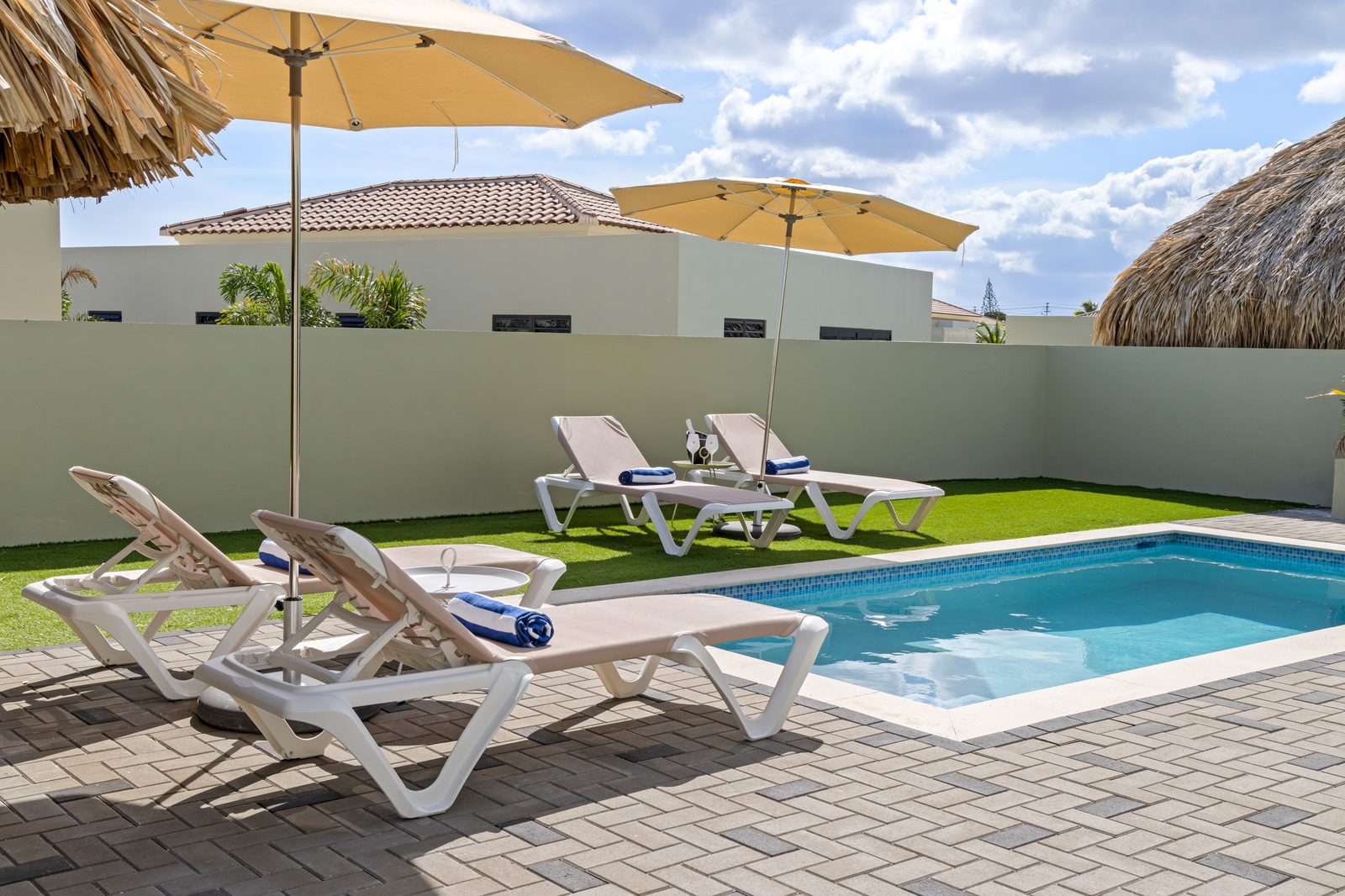 Villa Pura Vida with private pool, Mambo Beach
