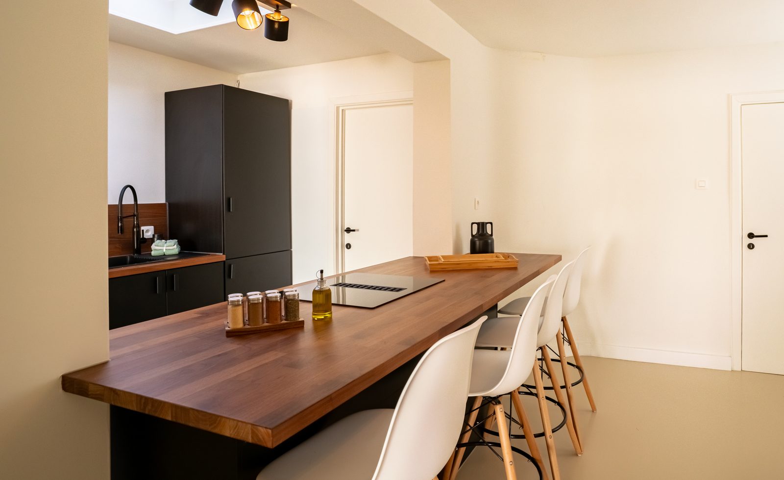 MaasSuites.com - The River House