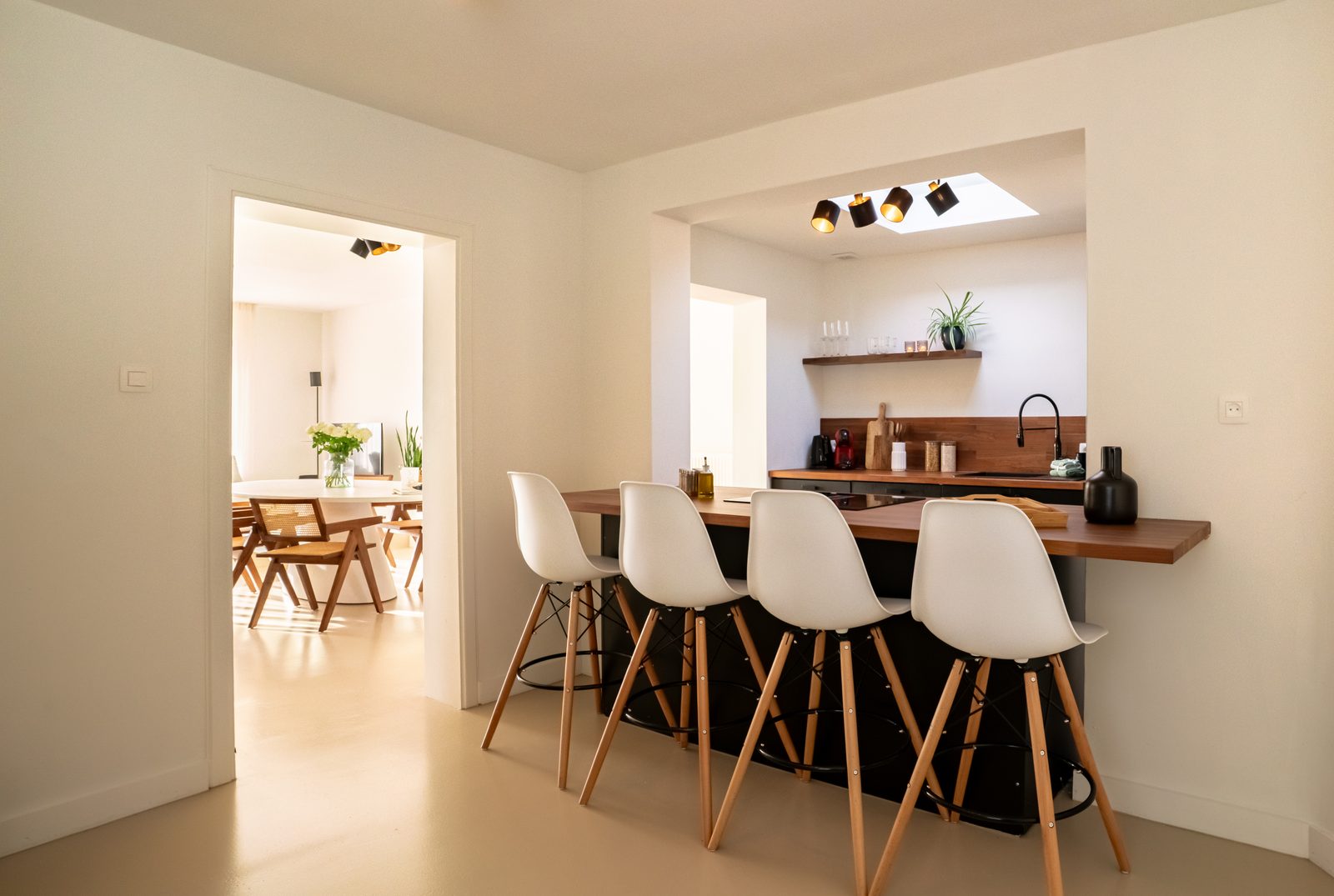 MaasSuites.com - The River House