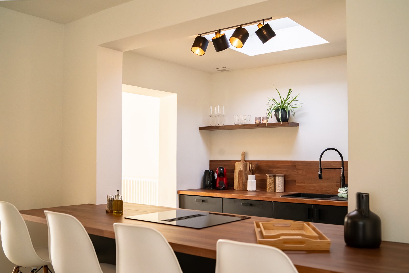 MaasSuites.com - The River House