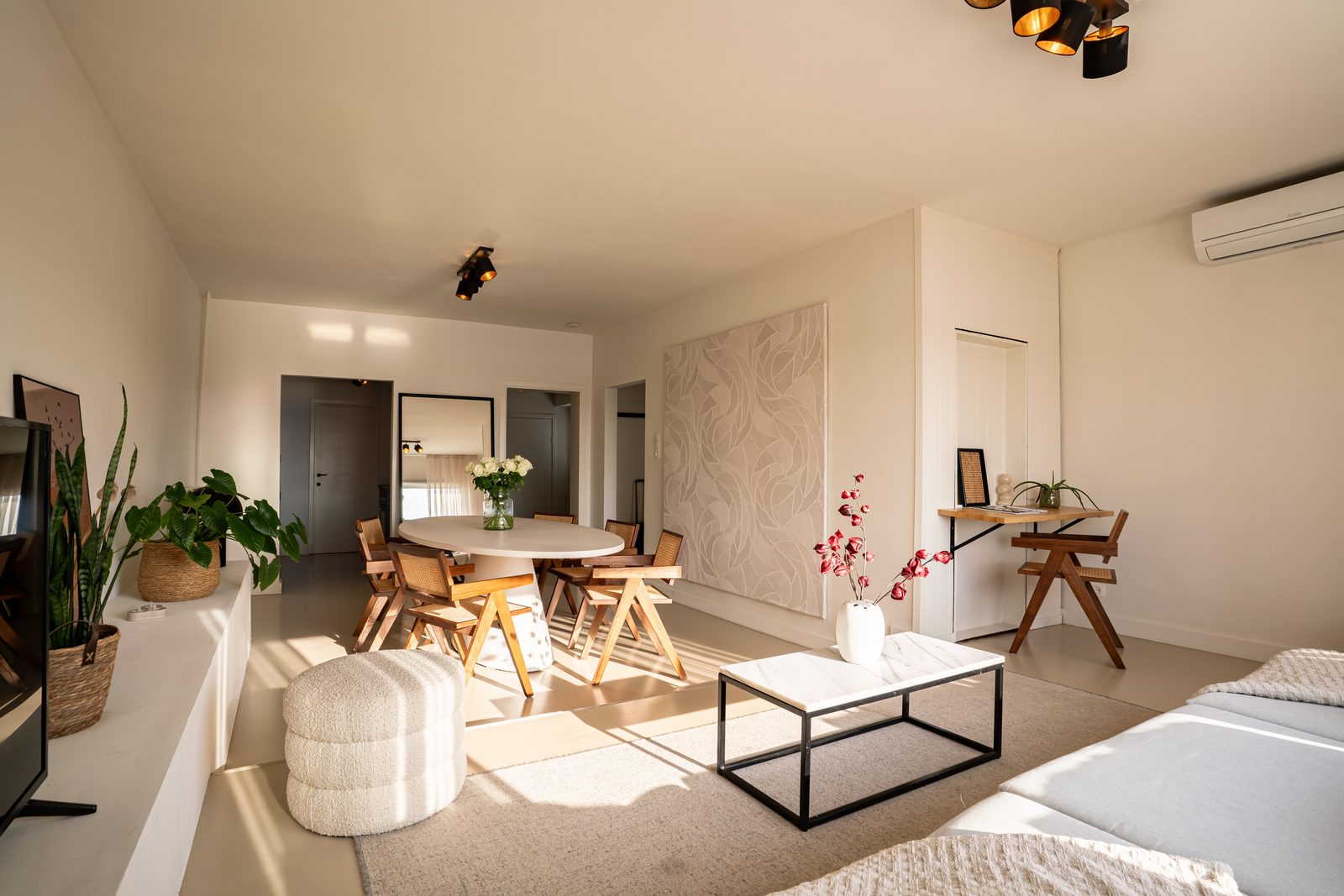 MaasSuites.com - The River House