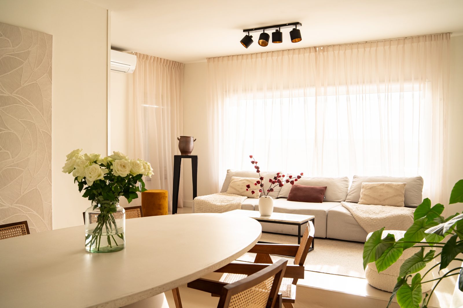 MaasSuites.com - The River House