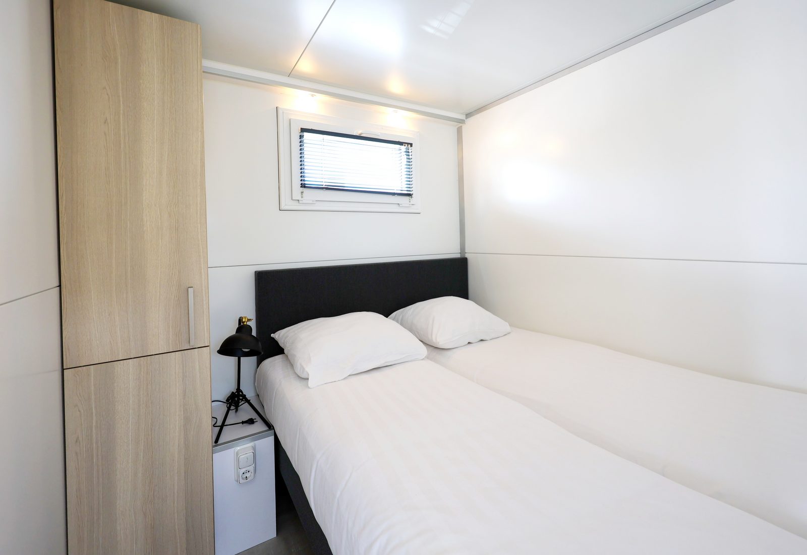 Péniche avec toit terrasse (4 personnes) "De Hoop"